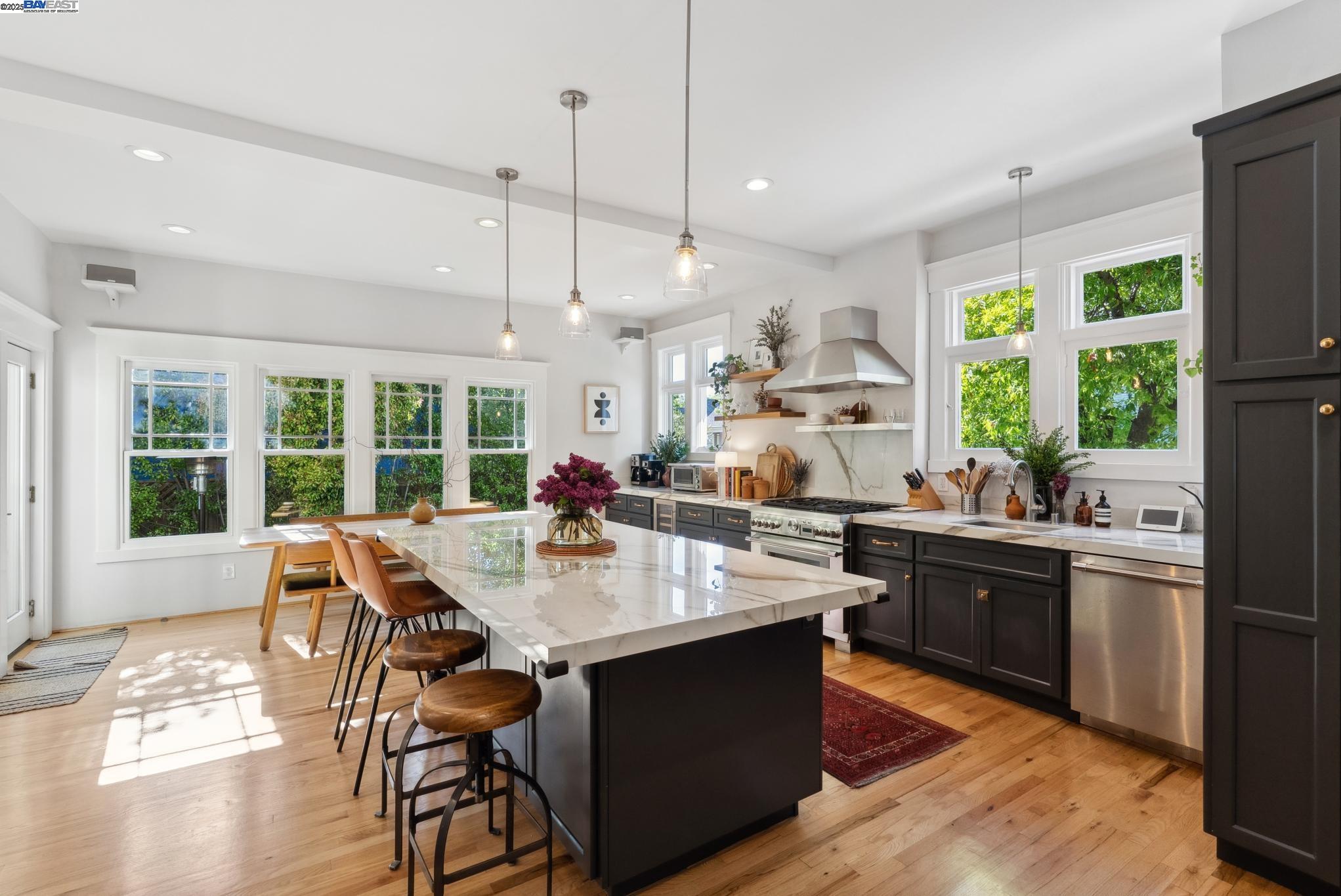 Detail Gallery Image 18 of 60 For 1325 Saint Charles St, Alameda,  CA 94501 - 4 Beds | 2 Baths