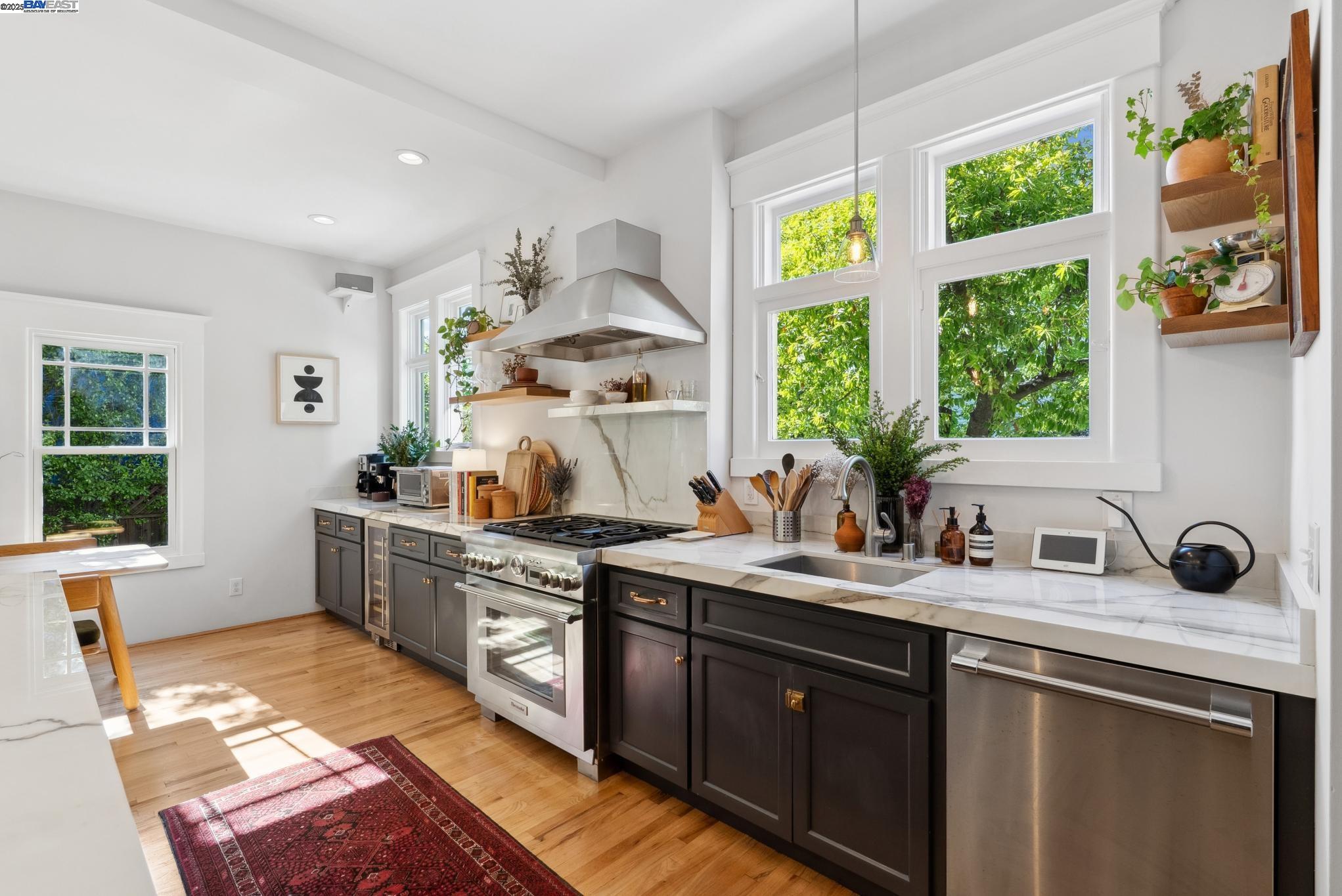 Detail Gallery Image 19 of 60 For 1325 Saint Charles St, Alameda,  CA 94501 - 4 Beds | 2 Baths