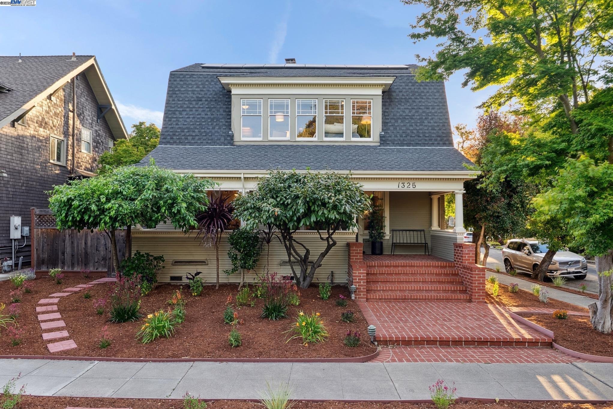 Detail Gallery Image 3 of 60 For 1325 Saint Charles St, Alameda,  CA 94501 - 4 Beds | 2 Baths