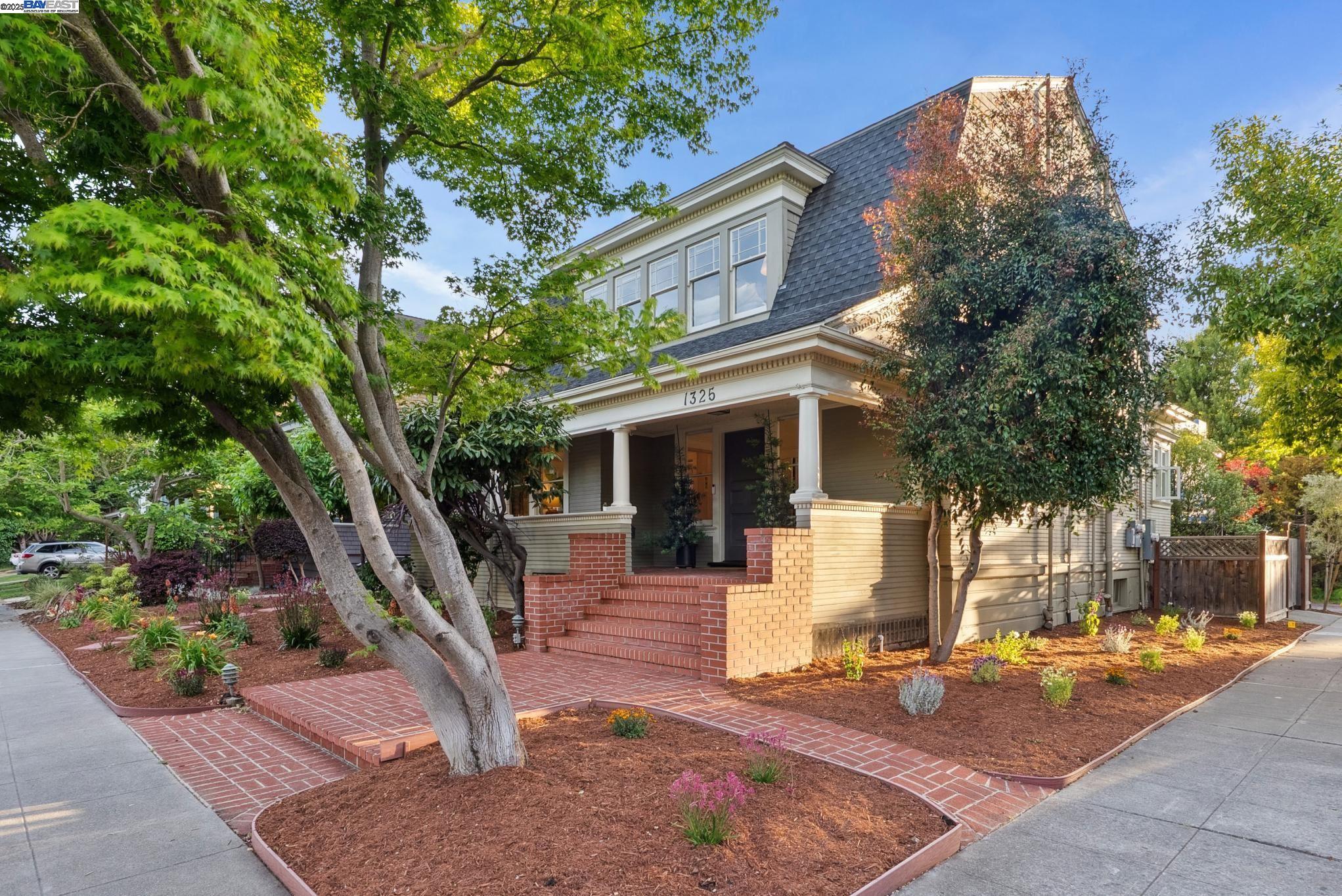 Detail Gallery Image 4 of 60 For 1325 Saint Charles St, Alameda,  CA 94501 - 4 Beds | 2 Baths