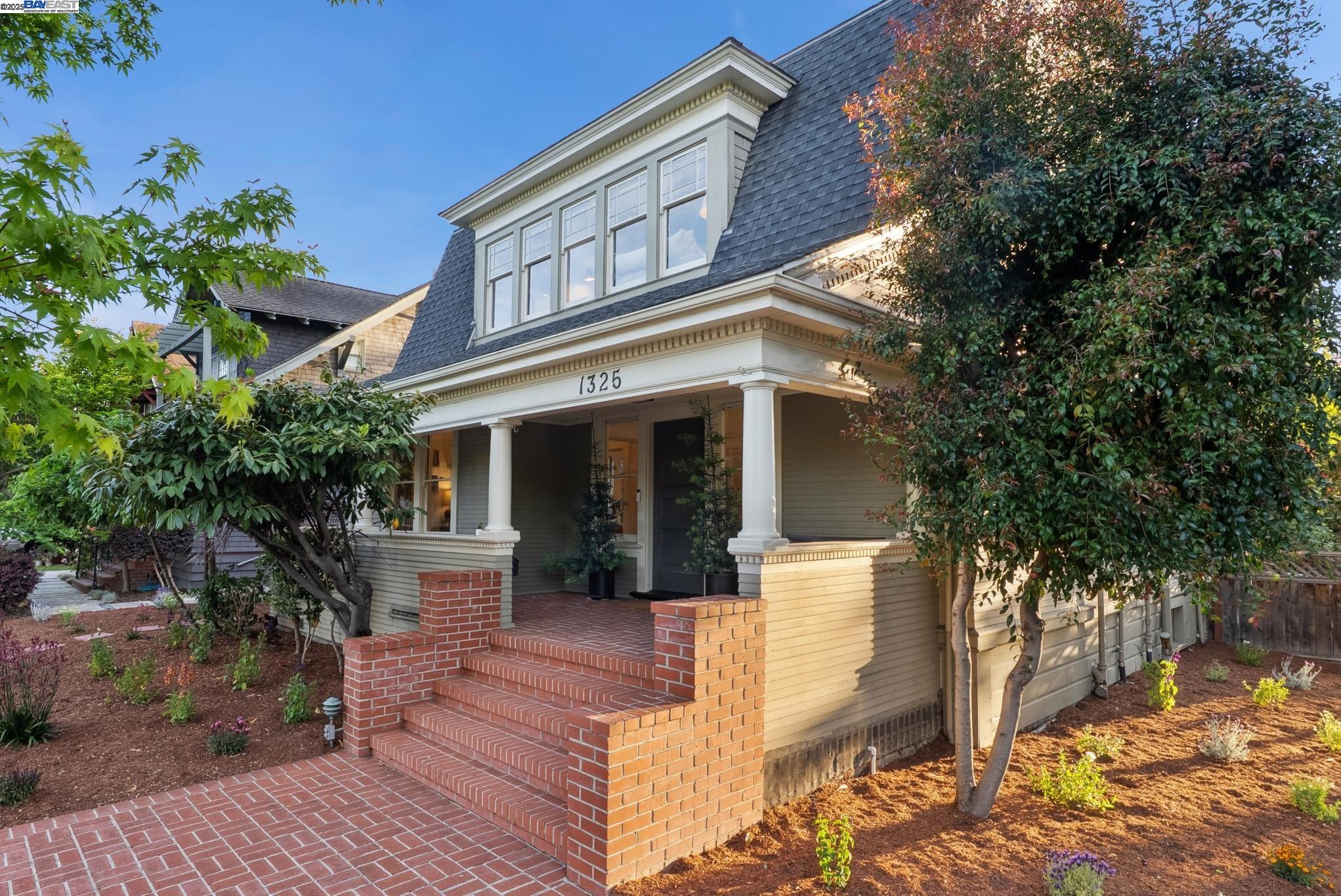 Detail Gallery Image 5 of 60 For 1325 Saint Charles St, Alameda,  CA 94501 - 4 Beds | 2 Baths