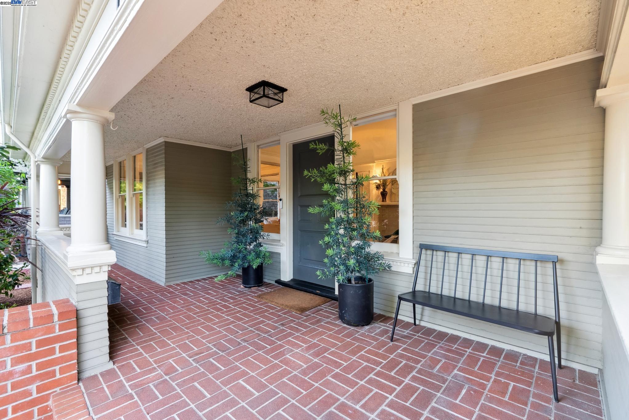Detail Gallery Image 7 of 60 For 1325 Saint Charles St, Alameda,  CA 94501 - 4 Beds | 2 Baths
