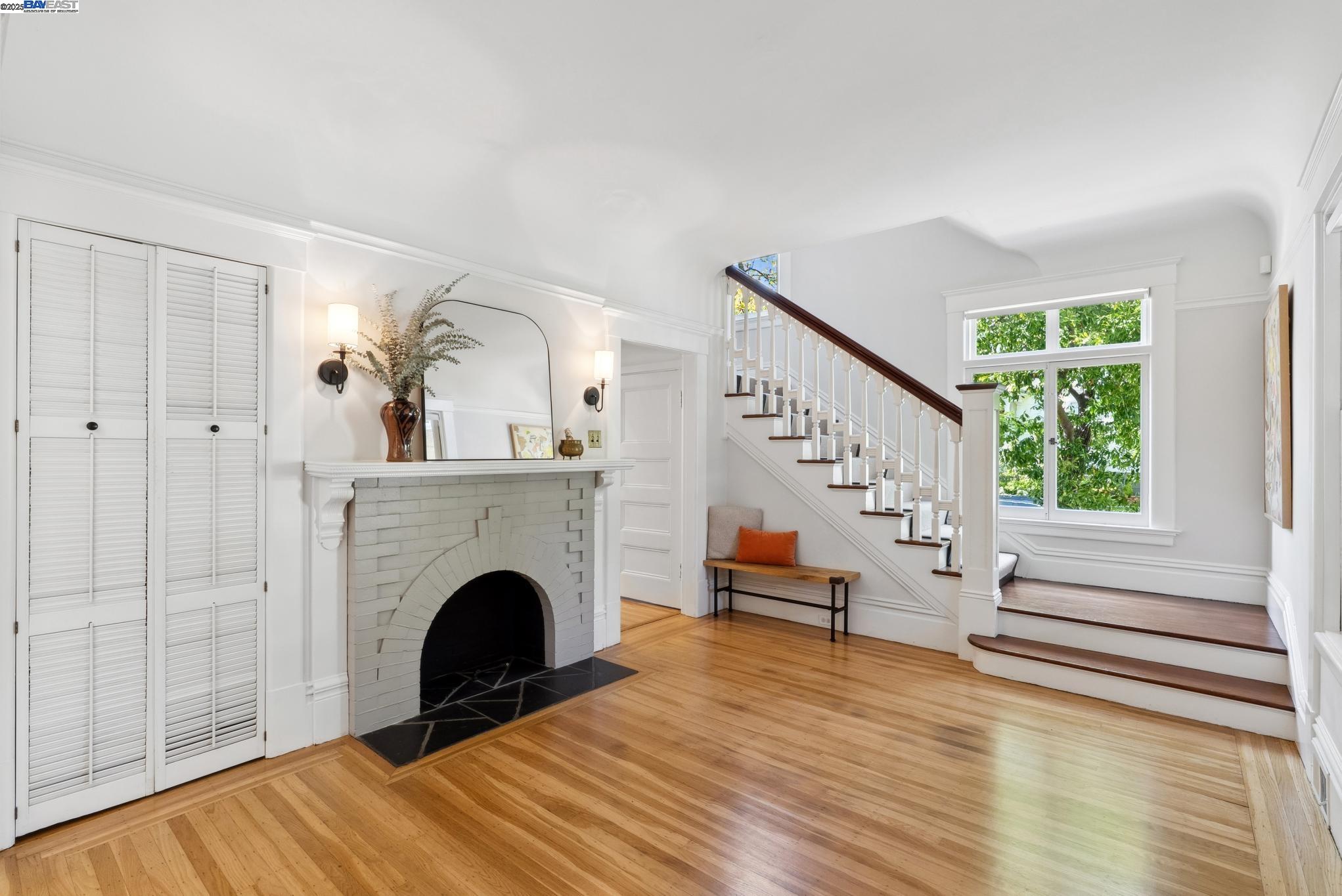 Detail Gallery Image 10 of 60 For 1325 Saint Charles St, Alameda,  CA 94501 - 4 Beds | 2 Baths