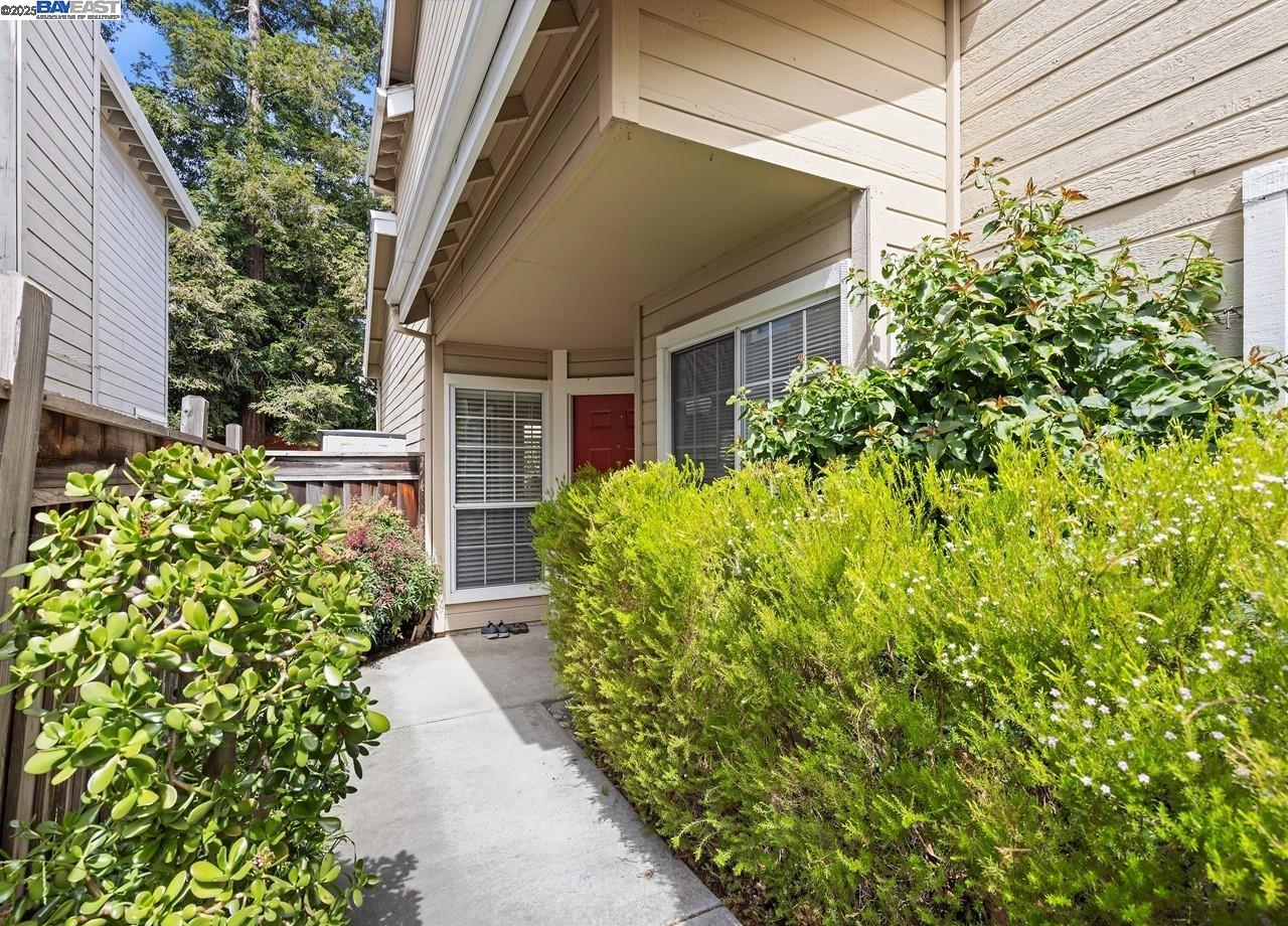 Detail Gallery Image 2 of 17 For 1989 Rheem Dr, Pleasanton,  CA 94588 - 3 Beds | 3 Baths