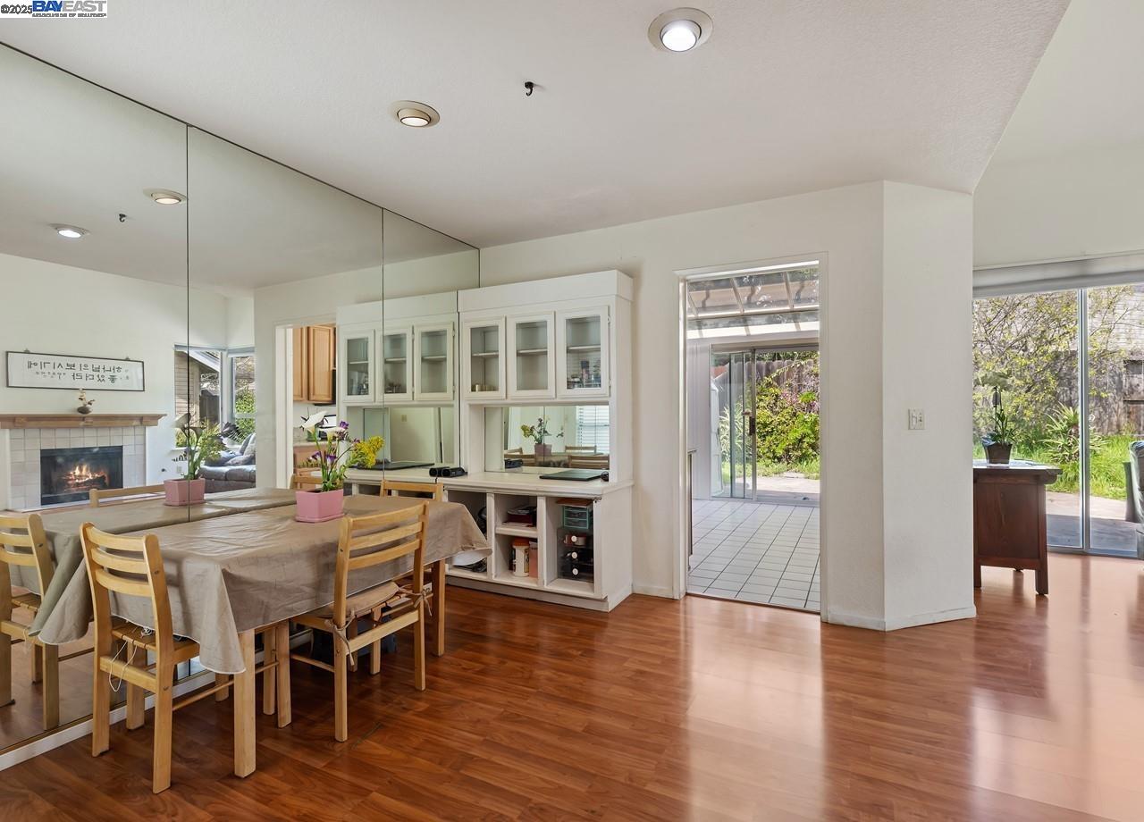 Detail Gallery Image 5 of 17 For 1989 Rheem Dr, Pleasanton,  CA 94588 - 3 Beds | 3 Baths
