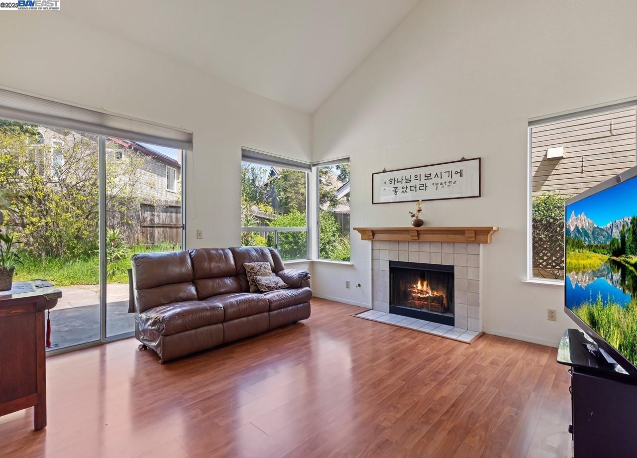 Detail Gallery Image 7 of 17 For 1989 Rheem Dr, Pleasanton,  CA 94588 - 3 Beds | 3 Baths