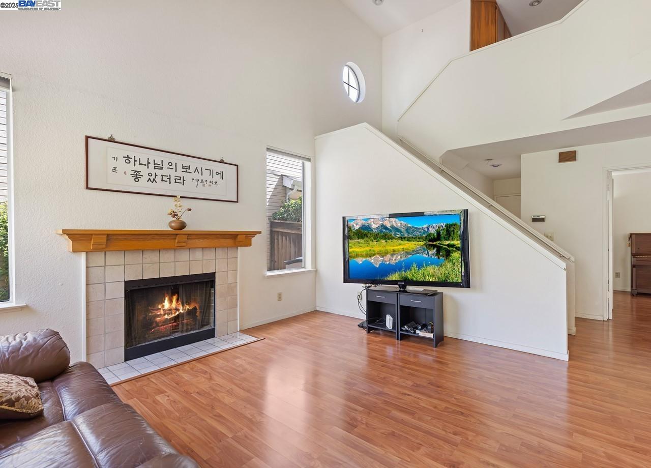 Detail Gallery Image 8 of 17 For 1989 Rheem Dr, Pleasanton,  CA 94588 - 3 Beds | 3 Baths