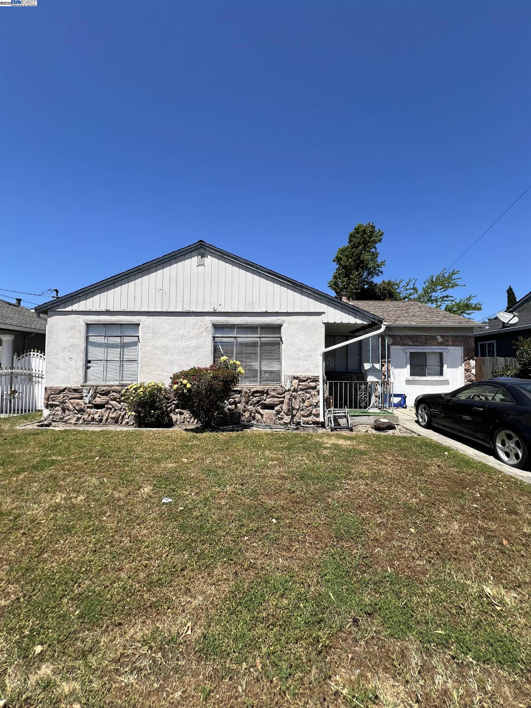 Detail Gallery Image 2 of 3 For 951 Jean Way, Hayward,  CA 94545 - 3 Beds | 1/1 Baths