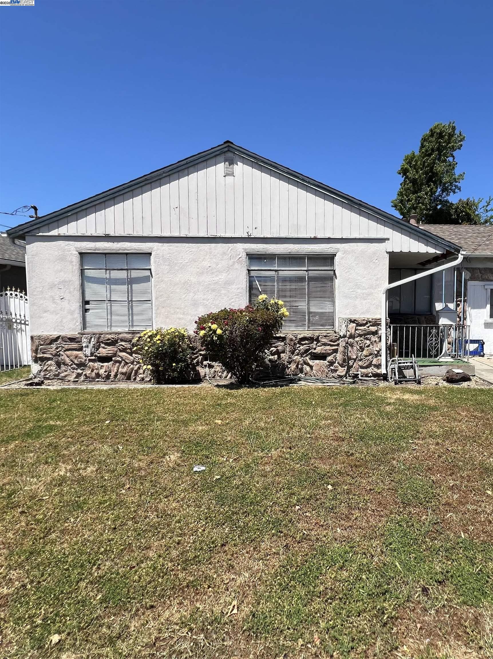 Detail Gallery Image 3 of 3 For 951 Jean Way, Hayward,  CA 94545 - 3 Beds | 1/1 Baths