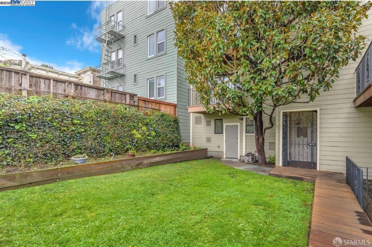 Detail Gallery Image 2 of 26 For 1365 Scott Street #1,  San Francisco,  CA 94115 - 2 Beds | 1/1 Baths