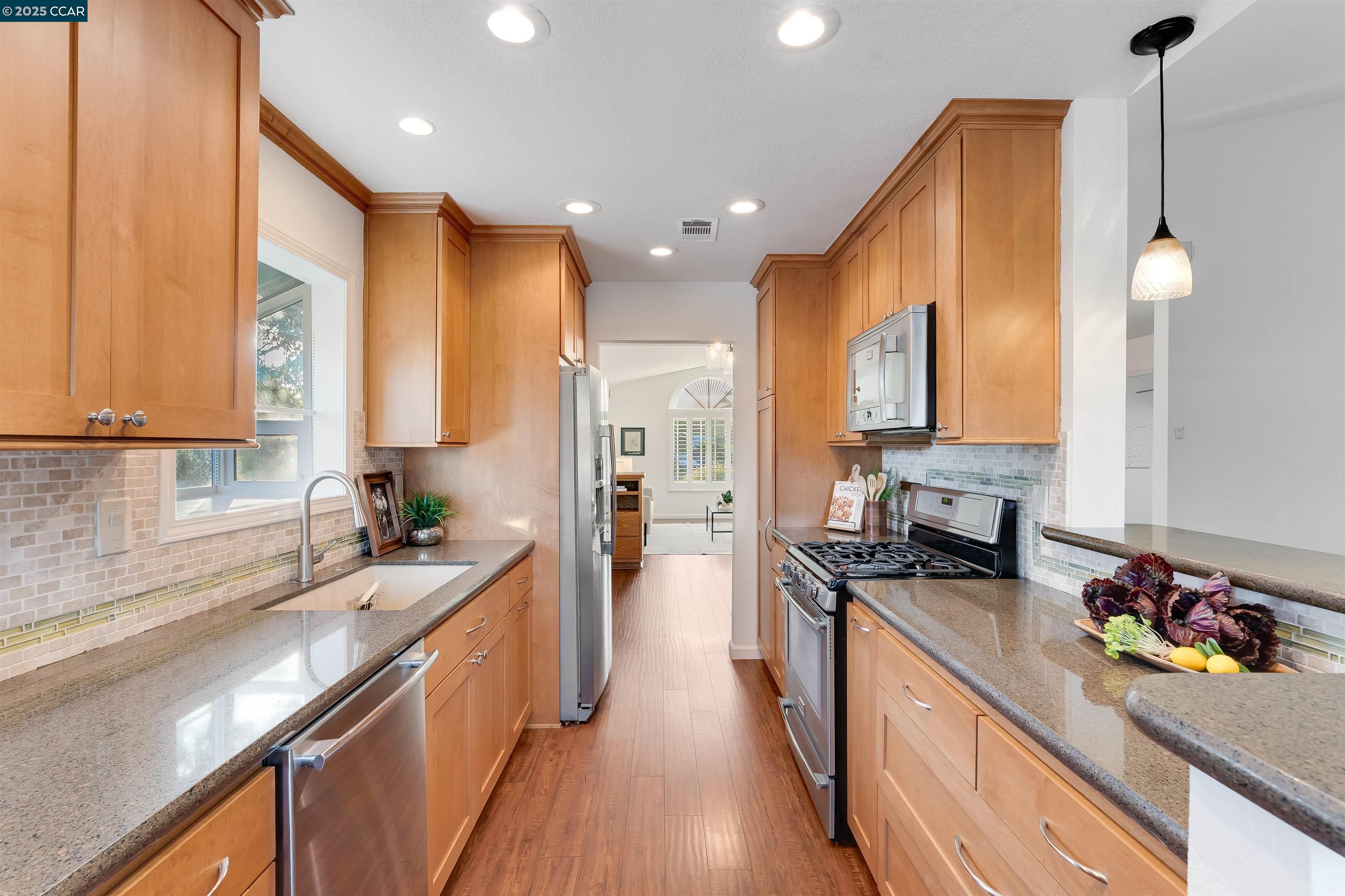 Detail Gallery Image 20 of 43 For 1438 Landahl Ct, Benicia,  CA 94510 - 4 Beds | 3 Baths