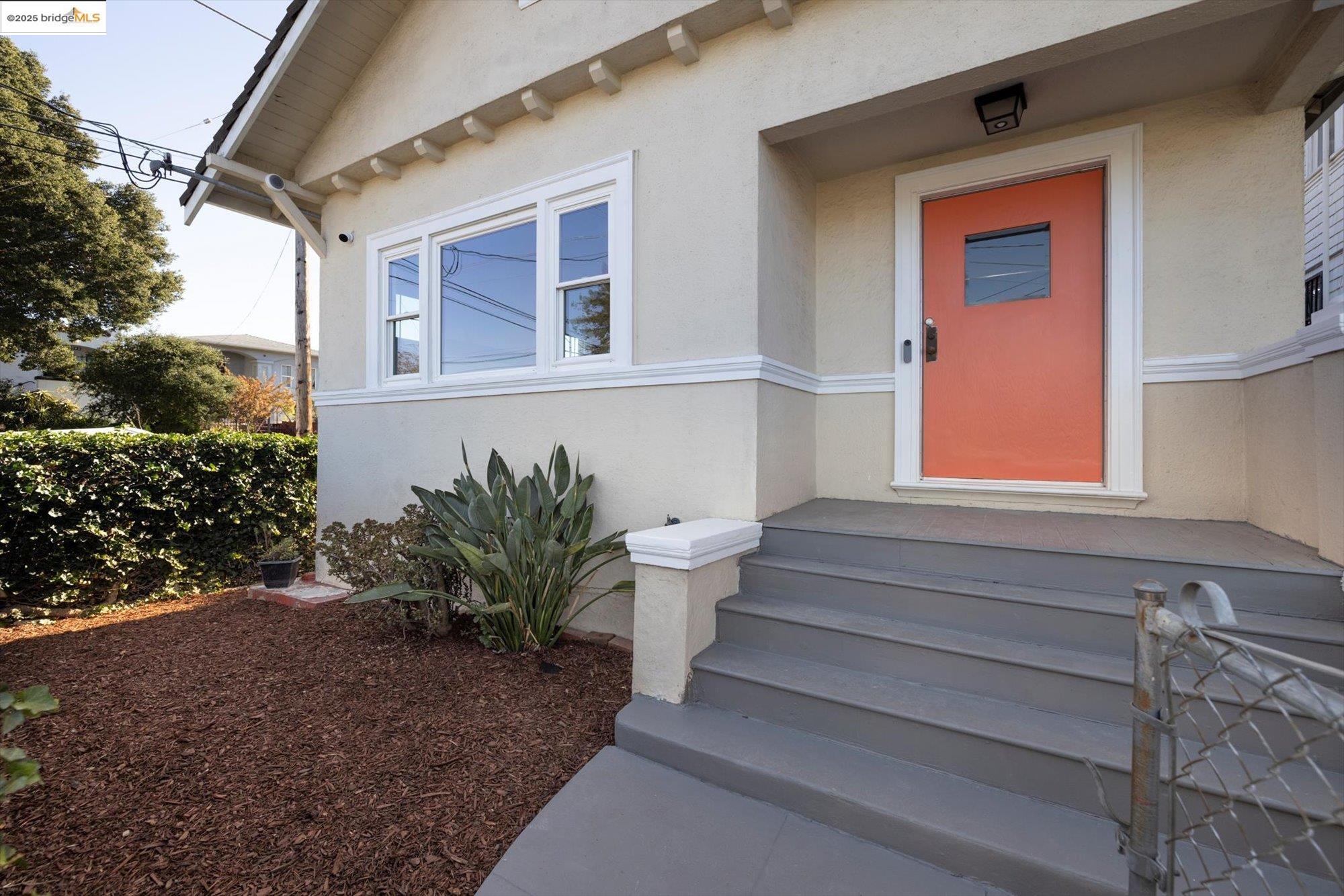 Detail Gallery Image 1 of 35 For 1641 E 20th Street, Oakland,  CA 94606 - 2 Beds | 1 Baths