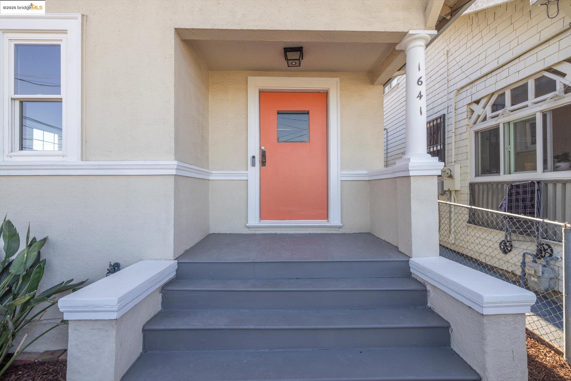 Detail Gallery Image 2 of 35 For 1641 E 20th Street, Oakland,  CA 94606 - 2 Beds | 1 Baths