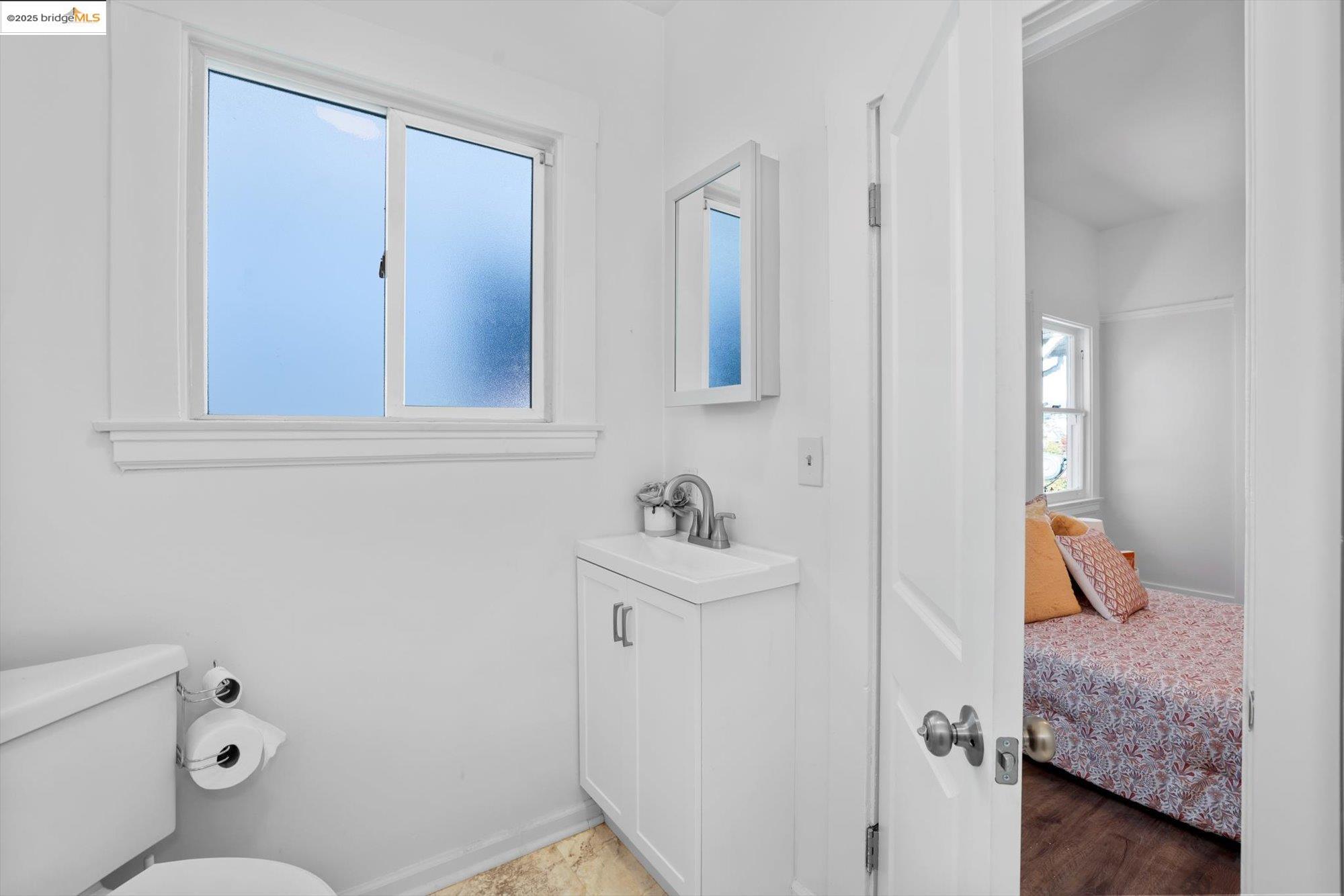 Detail Gallery Image 18 of 35 For 1641 E 20th Street, Oakland,  CA 94606 - 2 Beds | 1 Baths