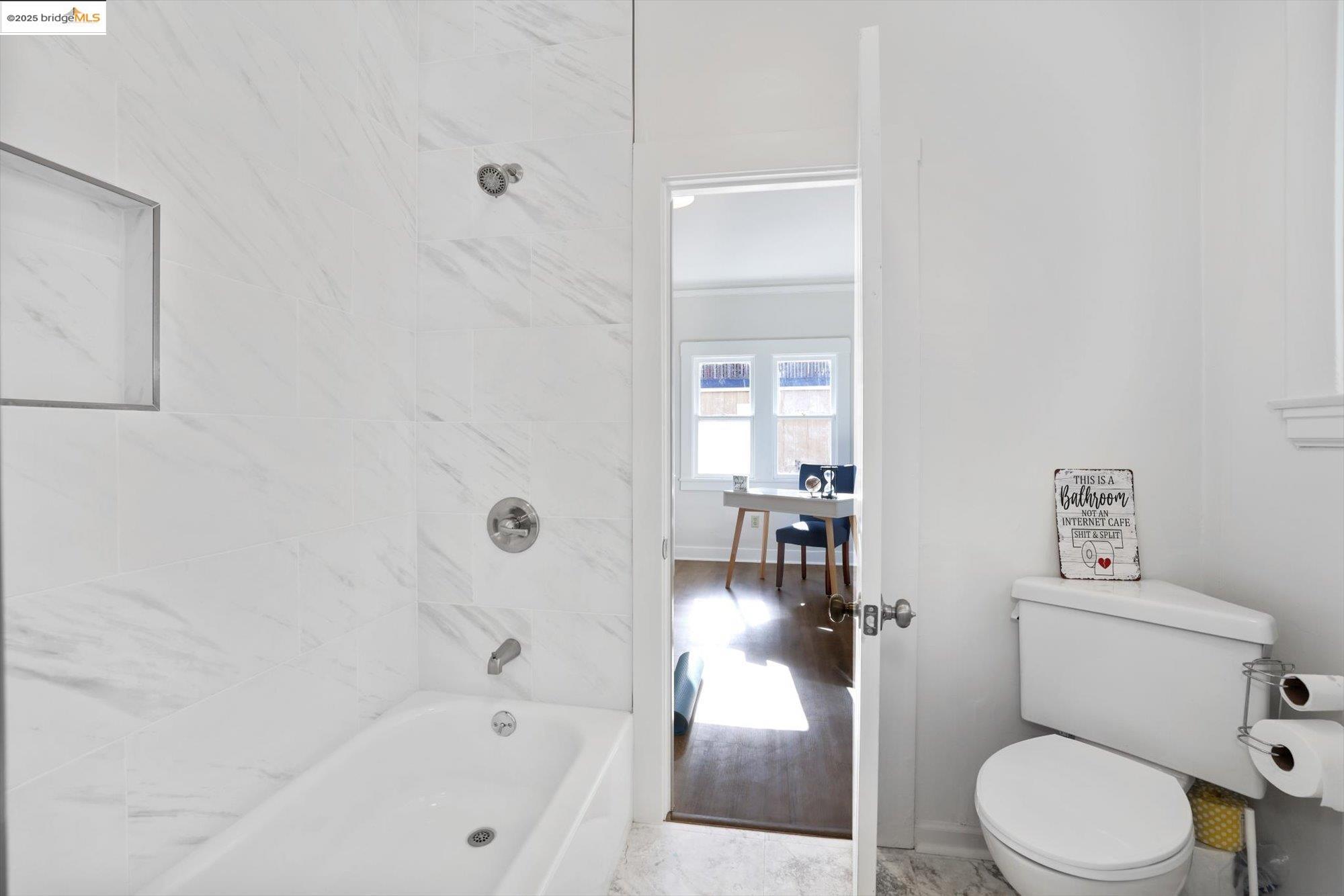 Detail Gallery Image 19 of 35 For 1641 E 20th Street, Oakland,  CA 94606 - 2 Beds | 1 Baths