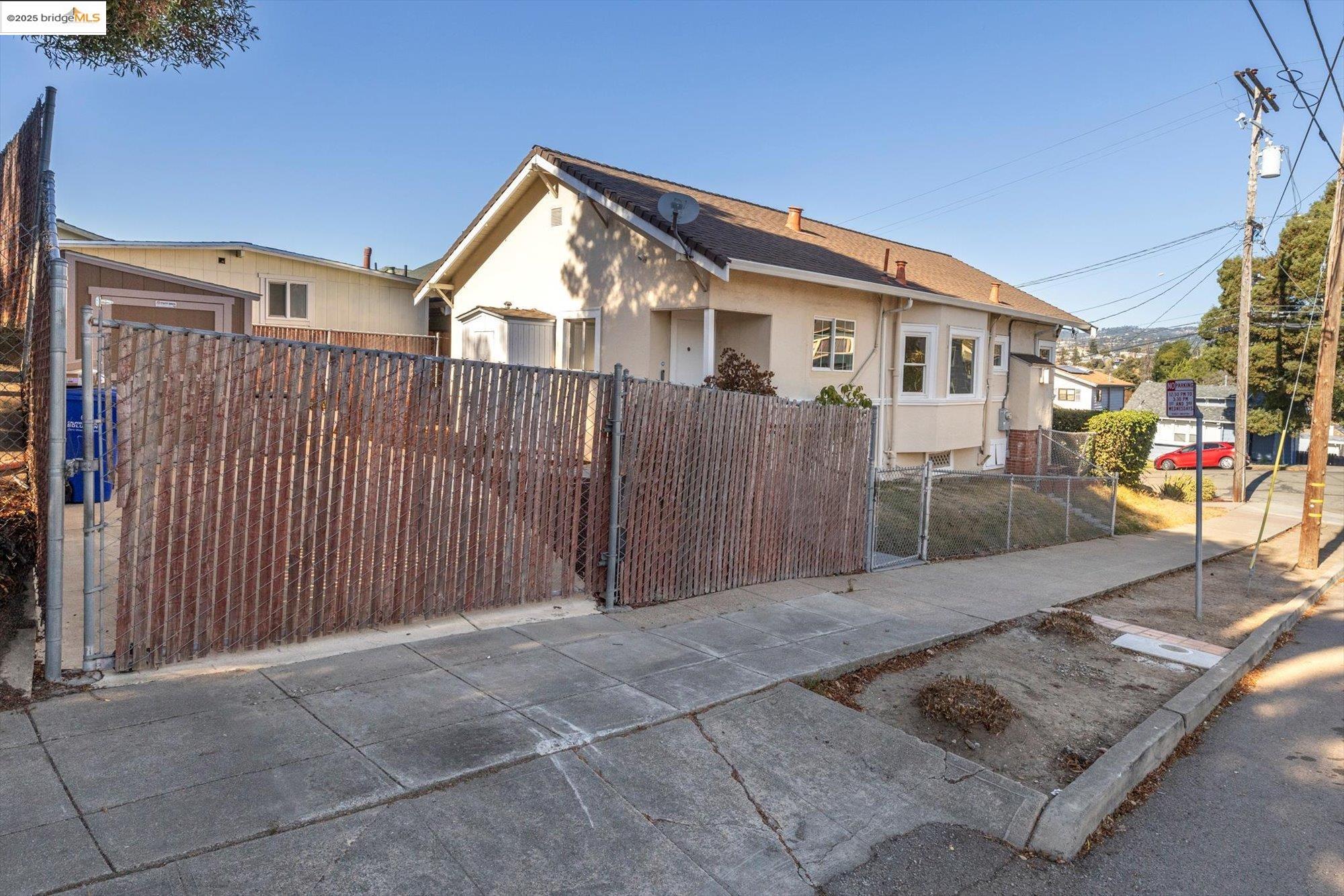 Detail Gallery Image 20 of 28 For 1641 E 20th Street, Oakland,  CA 94606 - 2 Beds | 1 Baths