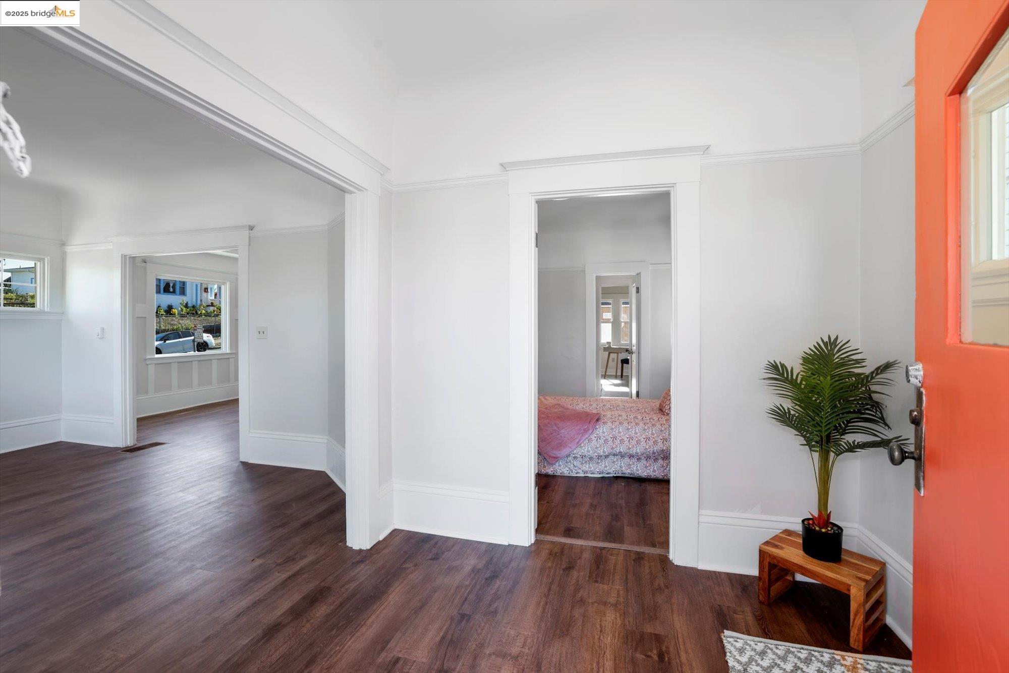 Detail Gallery Image 4 of 35 For 1641 E 20th Street, Oakland,  CA 94606 - 2 Beds | 1 Baths
