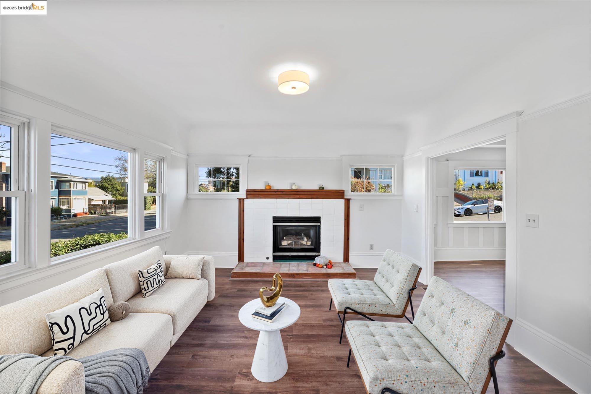 Detail Gallery Image 5 of 28 For 1641 E 20th Street, Oakland,  CA 94606 - 2 Beds | 1 Baths