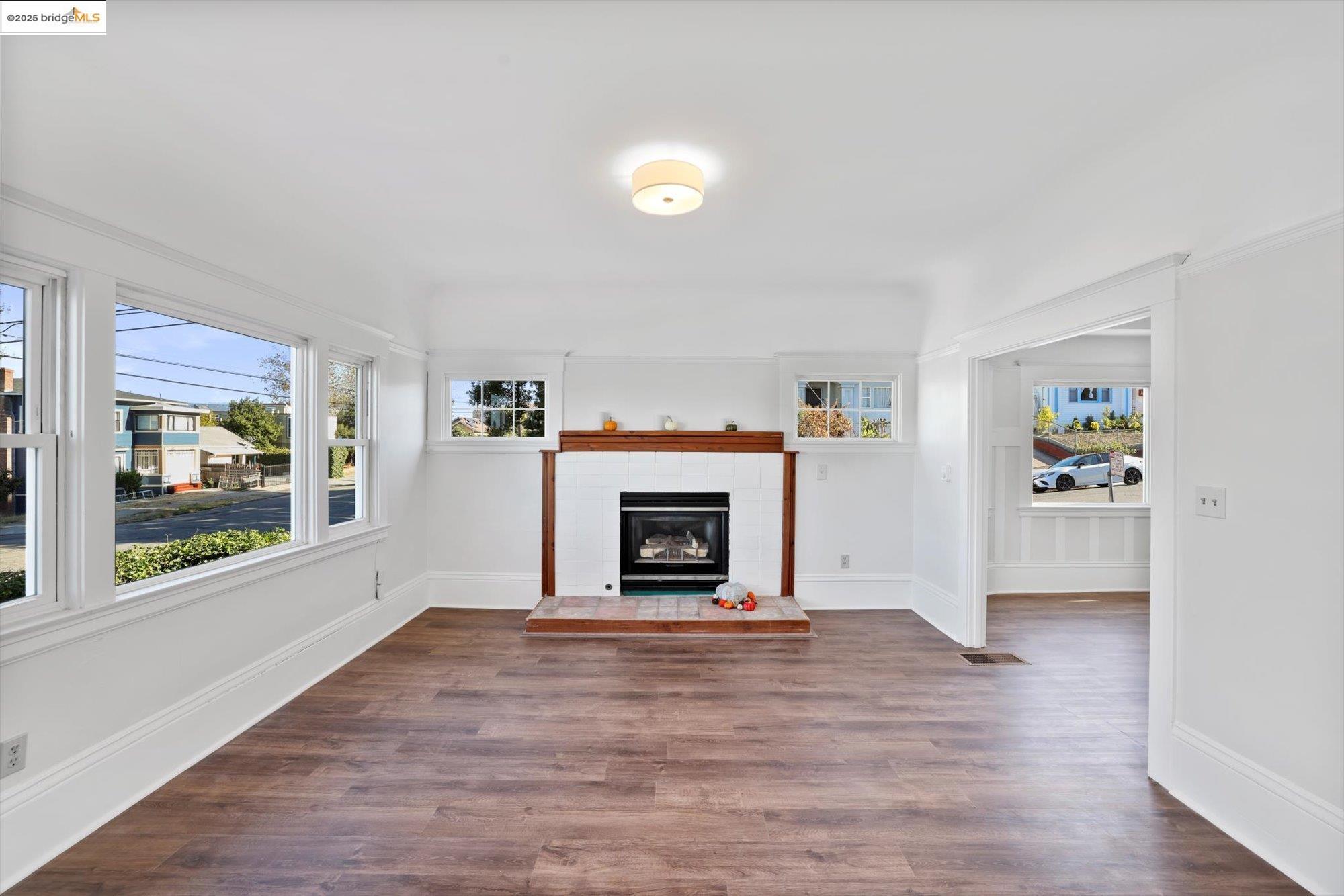Detail Gallery Image 5 of 35 For 1641 E 20th Street, Oakland,  CA 94606 - 2 Beds | 1 Baths