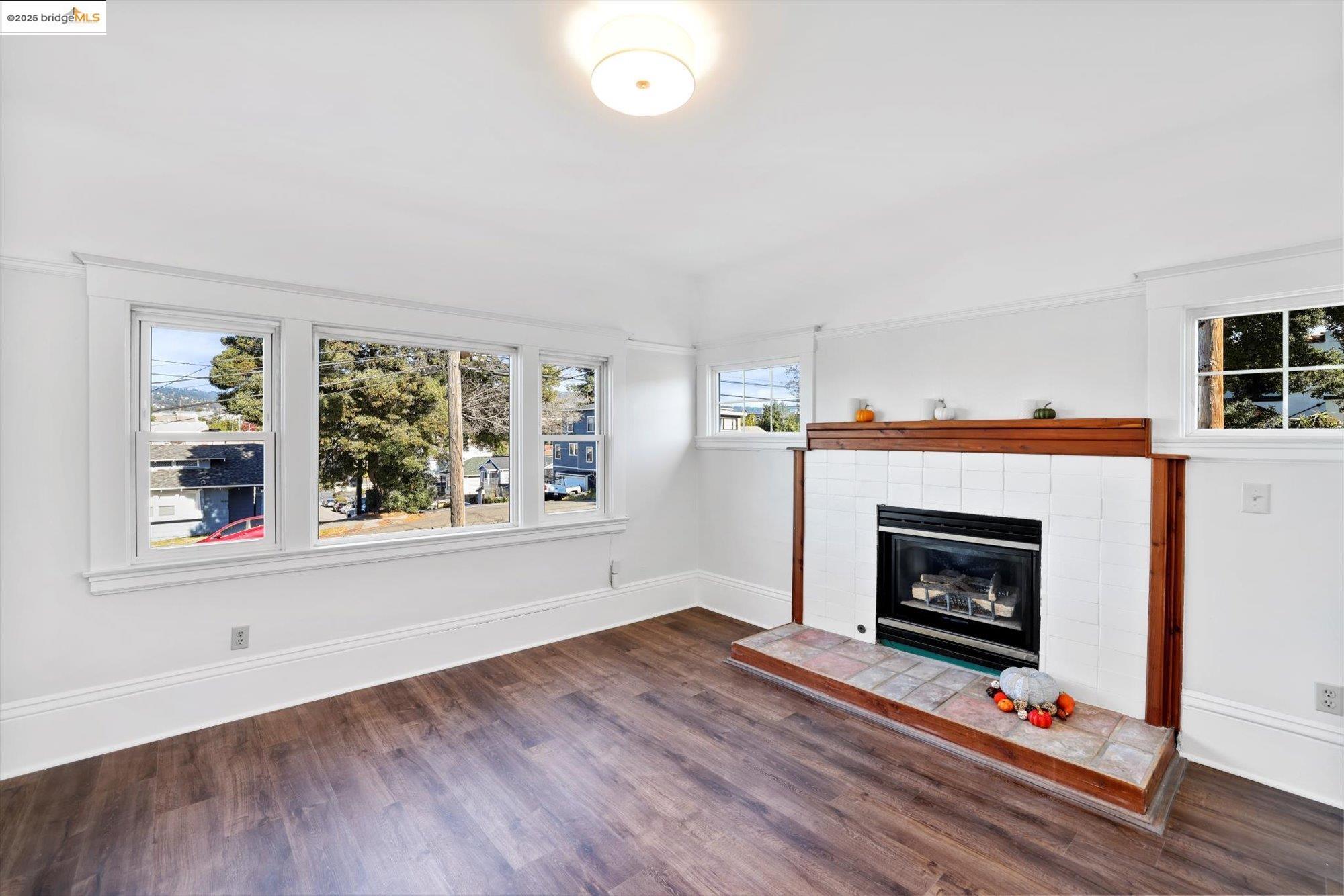 Detail Gallery Image 6 of 35 For 1641 E 20th Street, Oakland,  CA 94606 - 2 Beds | 1 Baths