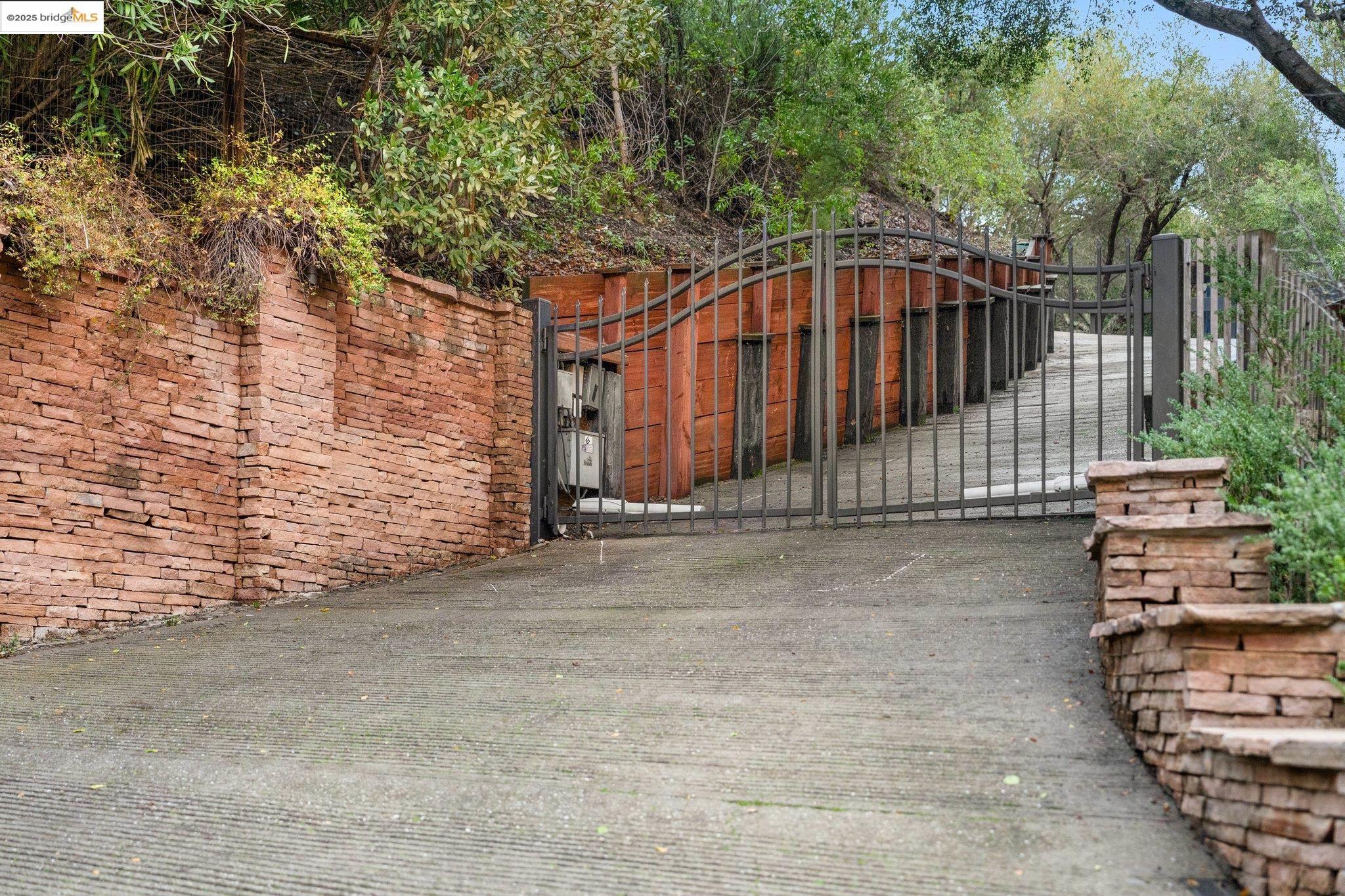 Detail Gallery Image 10 of 12 For 4110 Happy Valley Rd, Lafayette,  CA 94549 - 6 Beds | 6 Baths