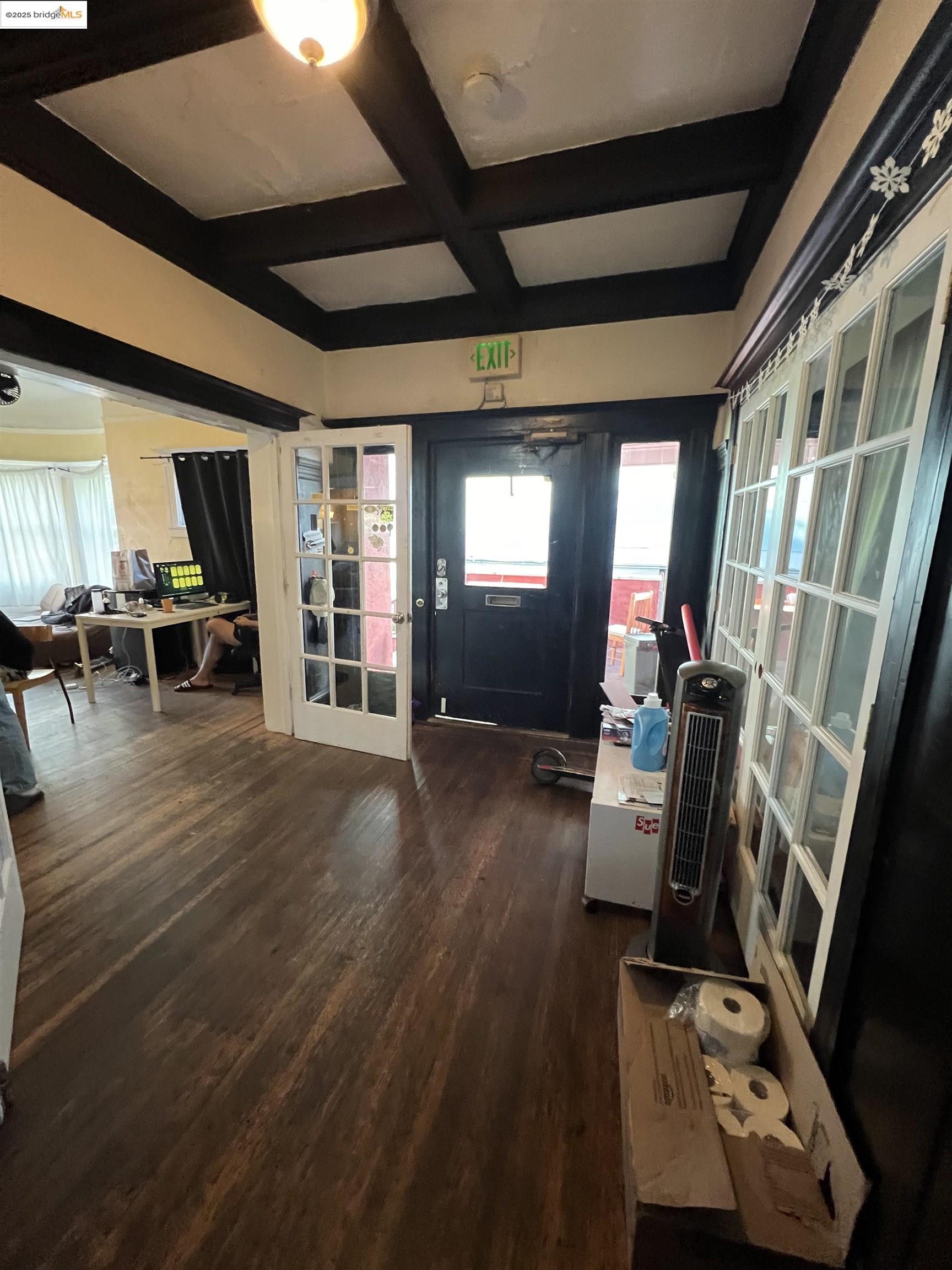 Detail Gallery Image 2 of 12 For 2642 College Ave, Berkeley,  CA 94704-3407 - 6 Beds | 3/1 Baths