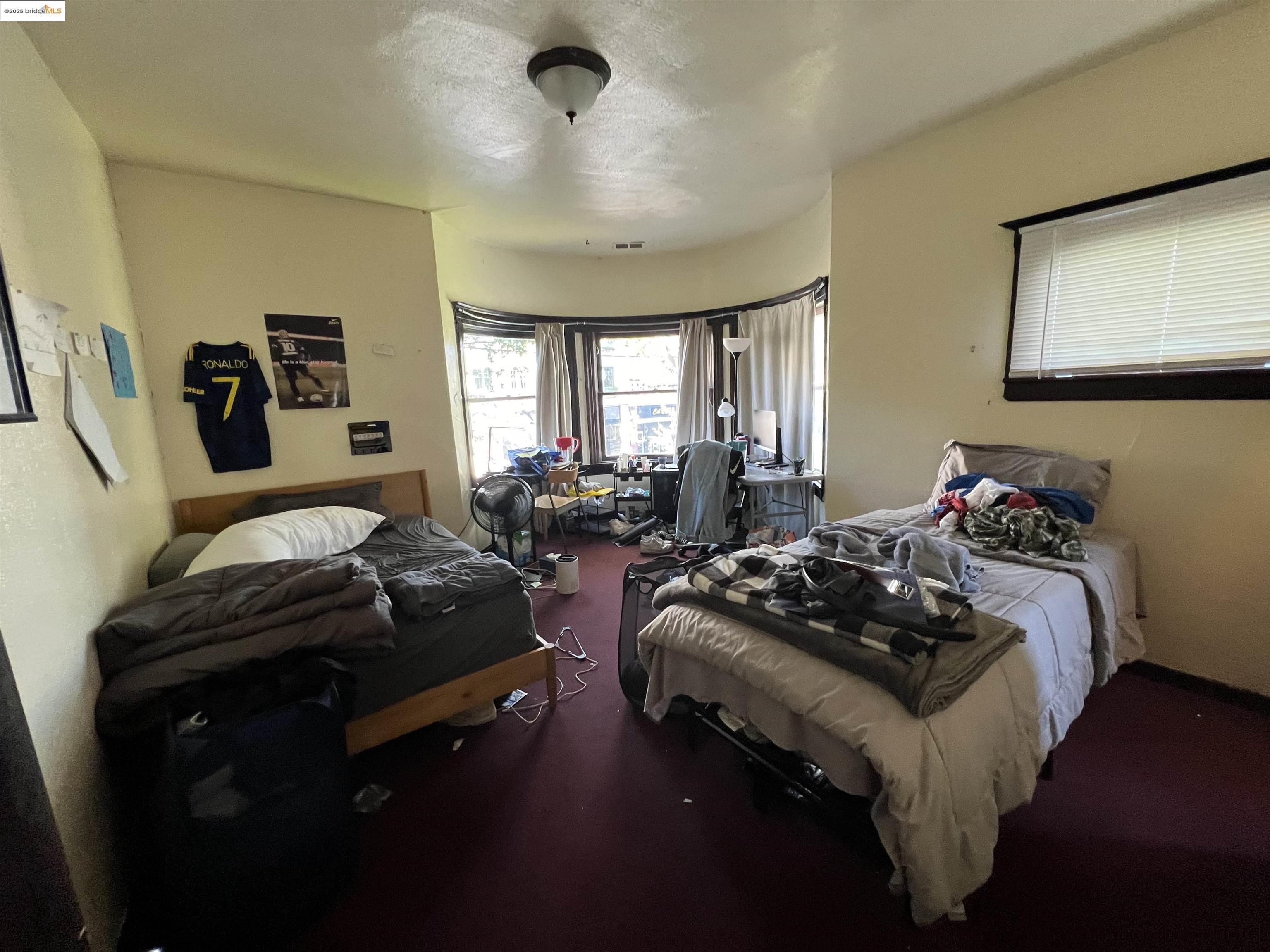 Detail Gallery Image 5 of 12 For 2642 College Ave, Berkeley,  CA 94704-3407 - 6 Beds | 3/1 Baths