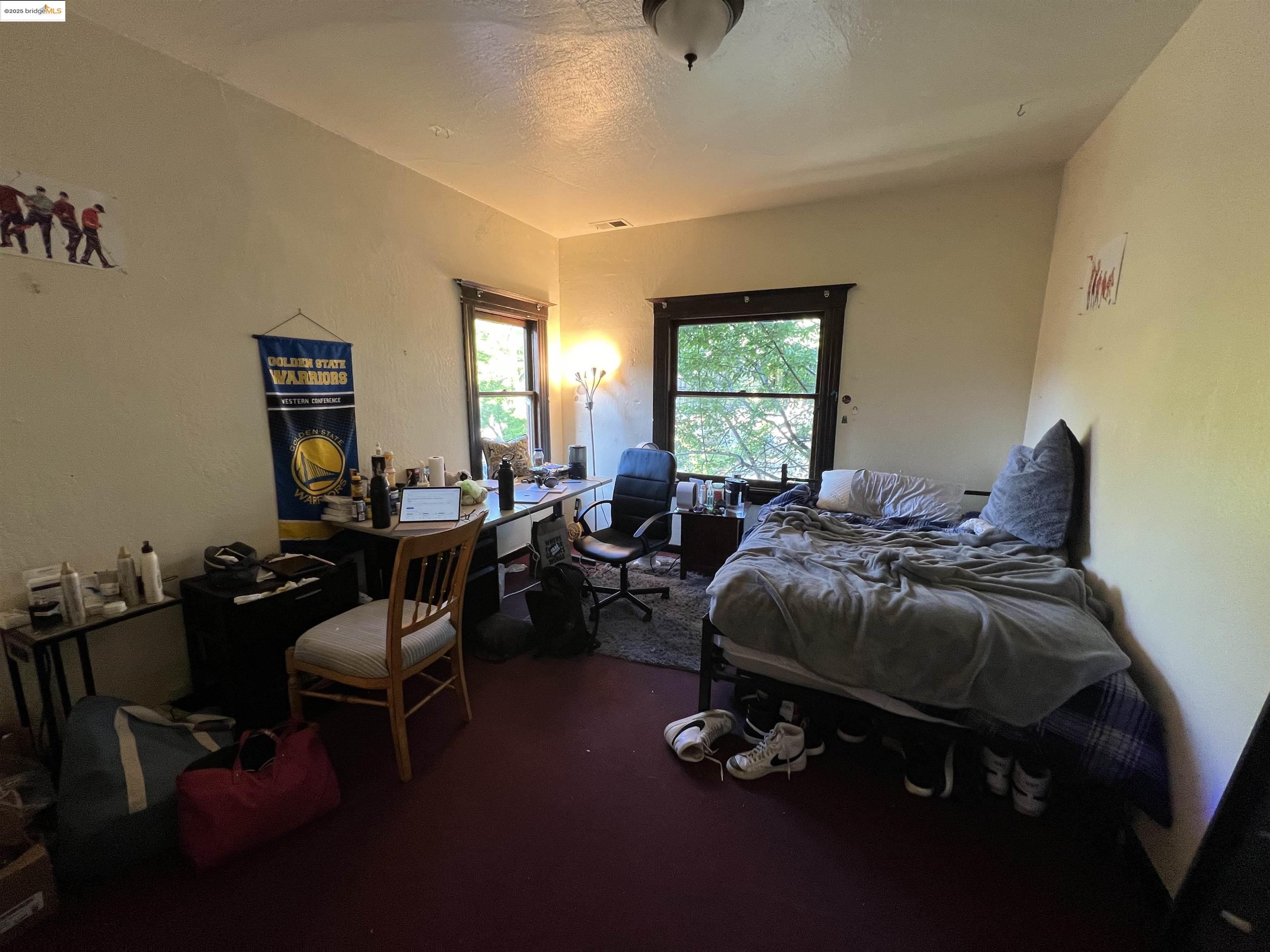 Detail Gallery Image 6 of 12 For 2642 College Ave, Berkeley,  CA 94704-3407 - 6 Beds | 3/1 Baths