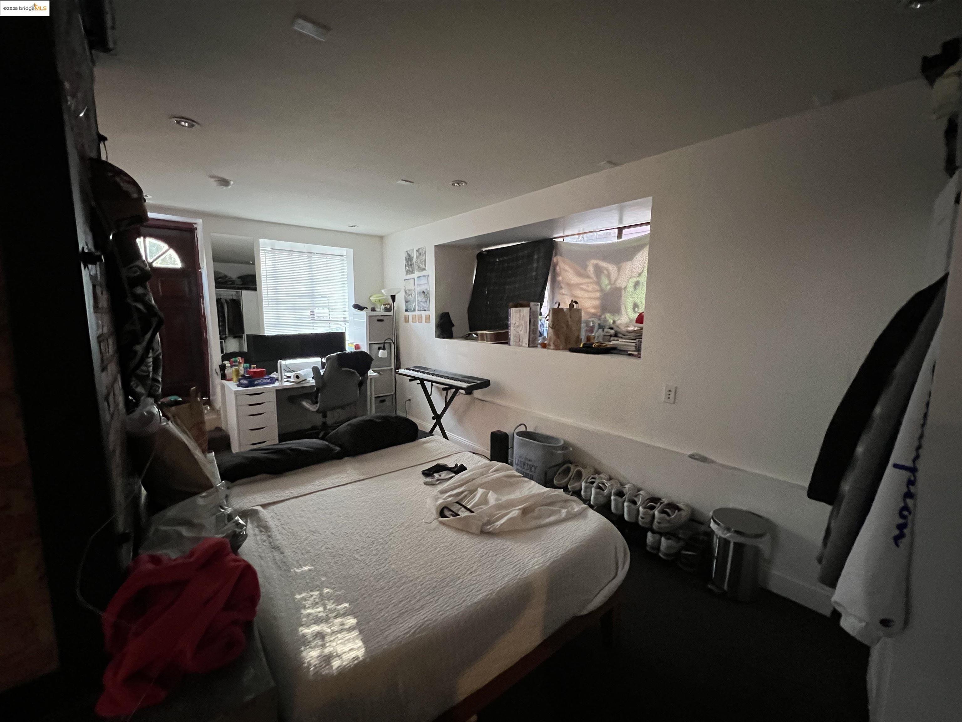 Detail Gallery Image 10 of 12 For 2642 College Ave, Berkeley,  CA 94704-3407 - 6 Beds | 3/1 Baths