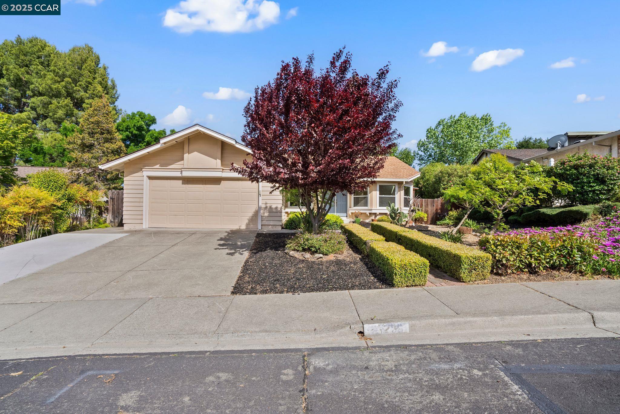 Detail Gallery Image 2 of 35 For 2526 Holly View Drive, Martinez,  CA 94553 - 3 Beds | 2 Baths