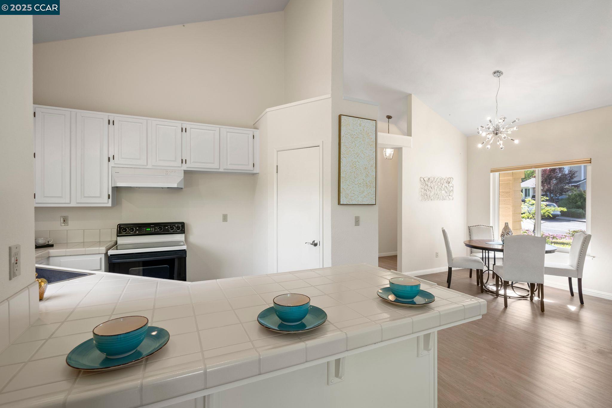 Detail Gallery Image 12 of 35 For 2526 Holly View Drive, Martinez,  CA 94553 - 3 Beds | 2 Baths