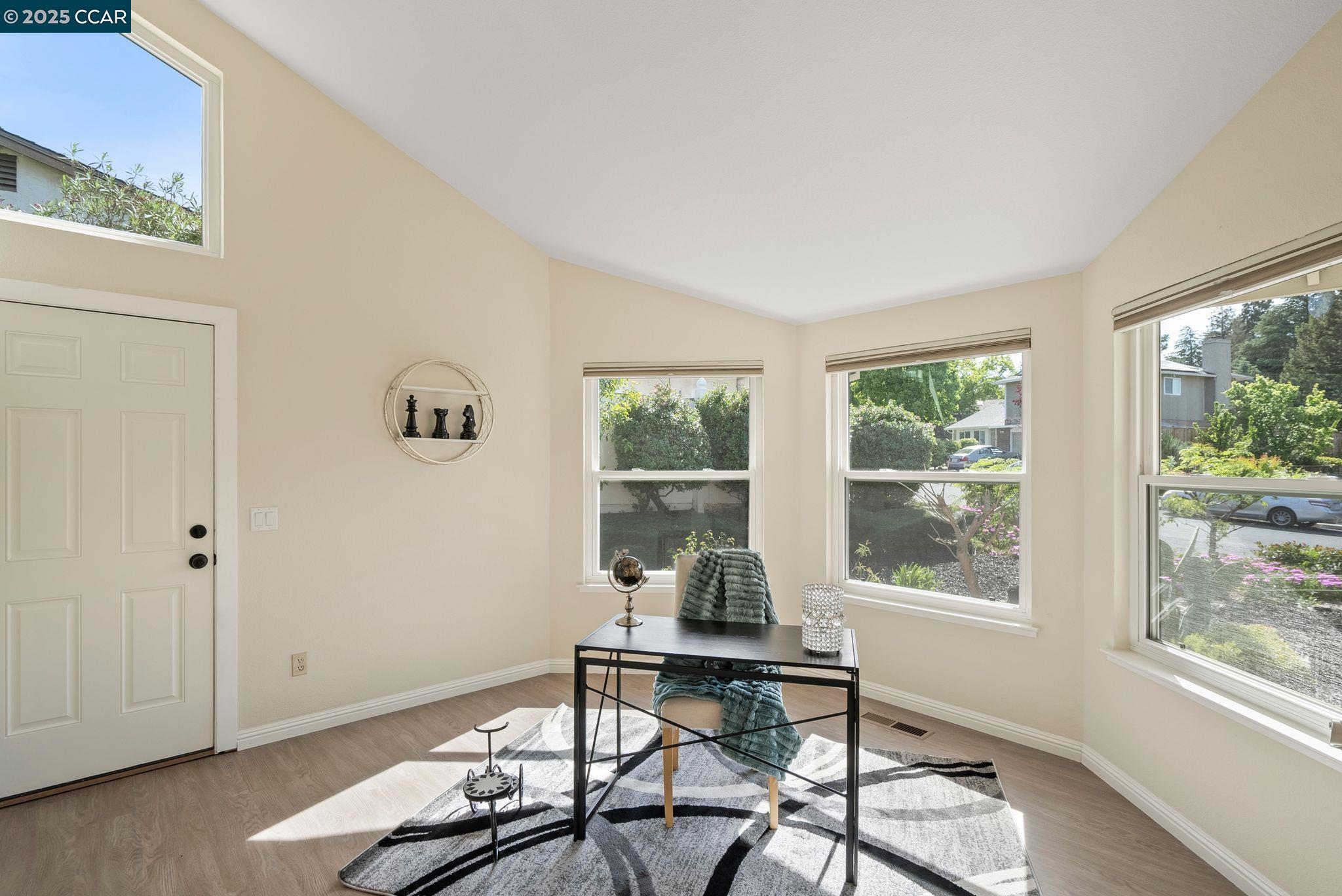 Detail Gallery Image 18 of 35 For 2526 Holly View Drive, Martinez,  CA 94553 - 3 Beds | 2 Baths