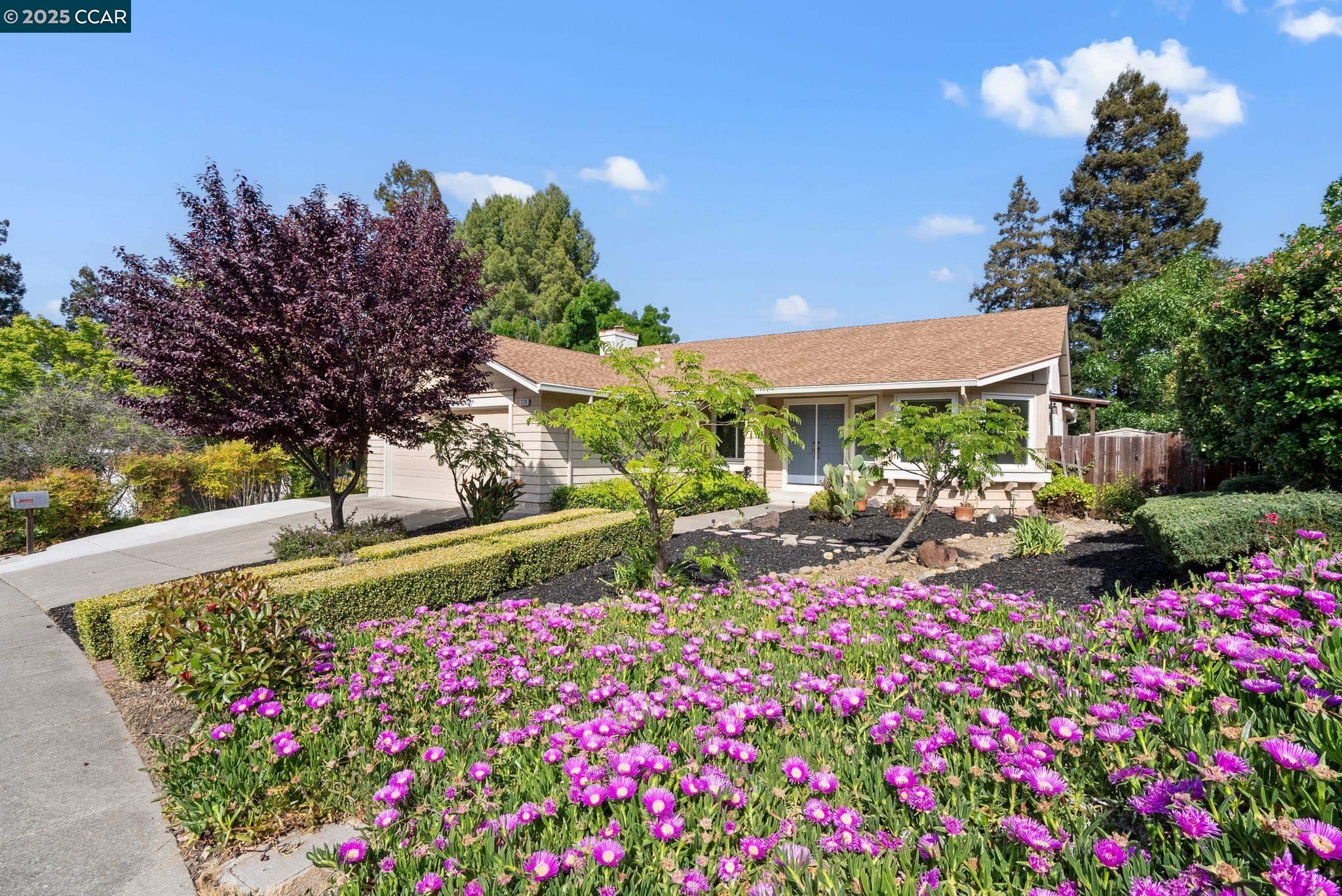 Detail Gallery Image 3 of 35 For 2526 Holly View Drive, Martinez,  CA 94553 - 3 Beds | 2 Baths