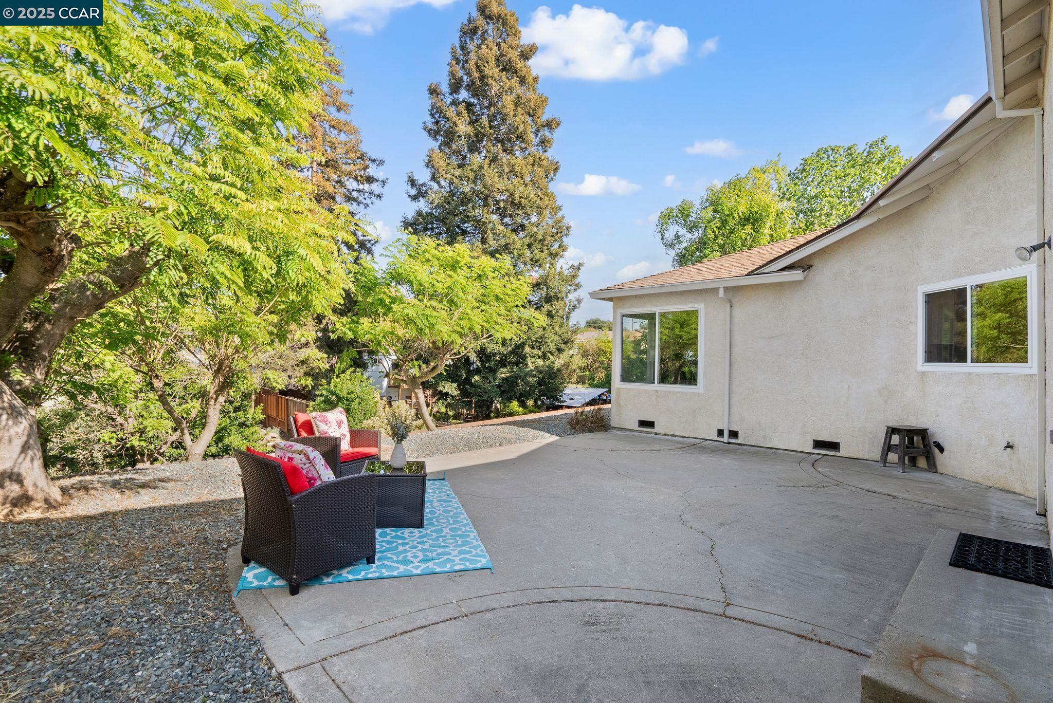 Detail Gallery Image 30 of 35 For 2526 Holly View Drive, Martinez,  CA 94553 - 3 Beds | 2 Baths