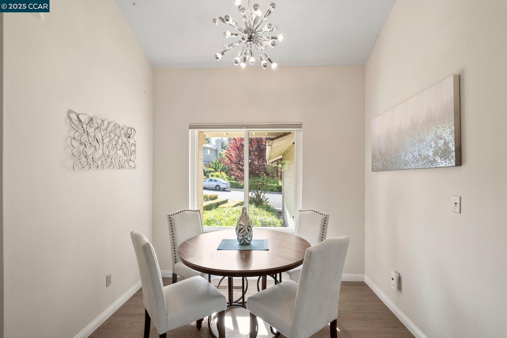 Detail Gallery Image 9 of 35 For 2526 Holly View Drive, Martinez,  CA 94553 - 3 Beds | 2 Baths
