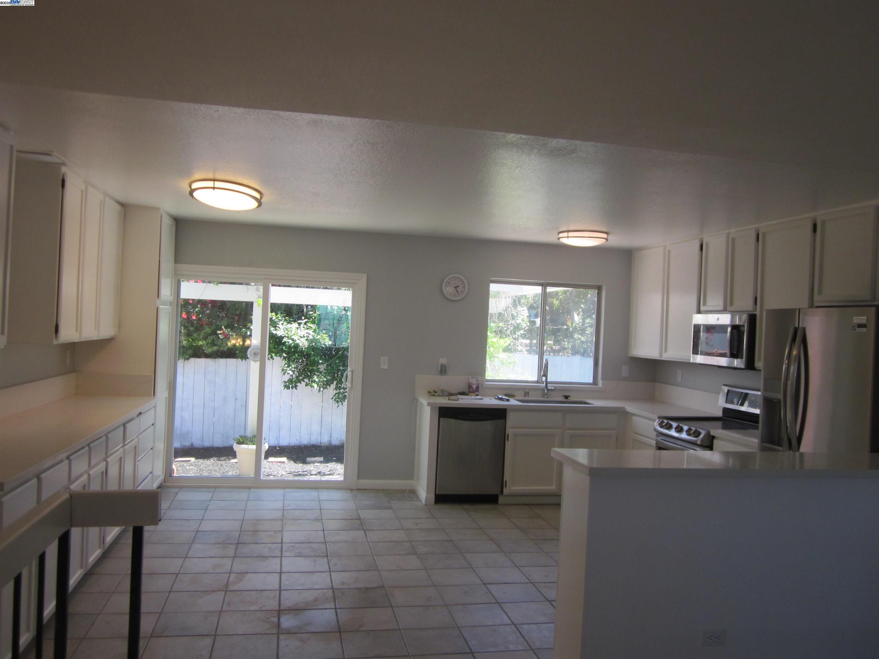 Detail Gallery Image 11 of 43 For 23239 Ernest Ct., Hayward,  CA 94541 - 3 Beds | 2 Baths