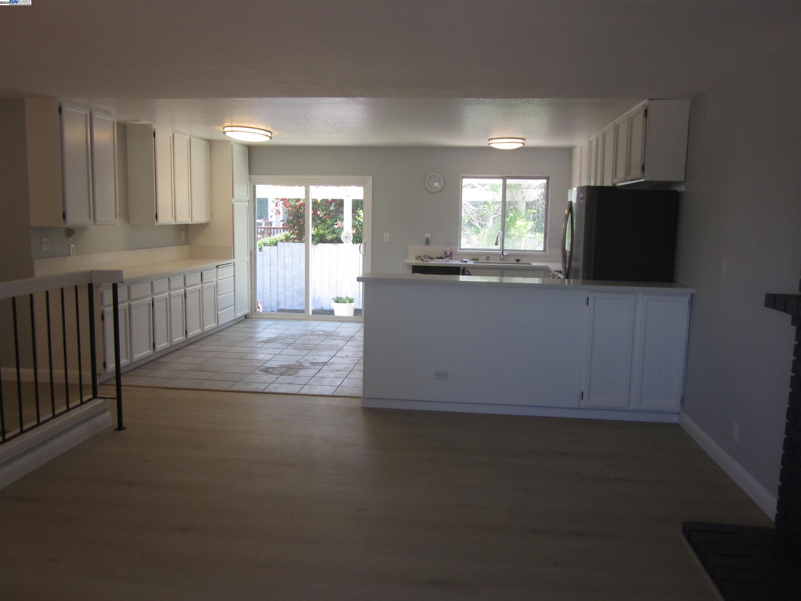 Detail Gallery Image 10 of 43 For 23239 Ernest Ct., Hayward,  CA 94541 - 3 Beds | 2 Baths
