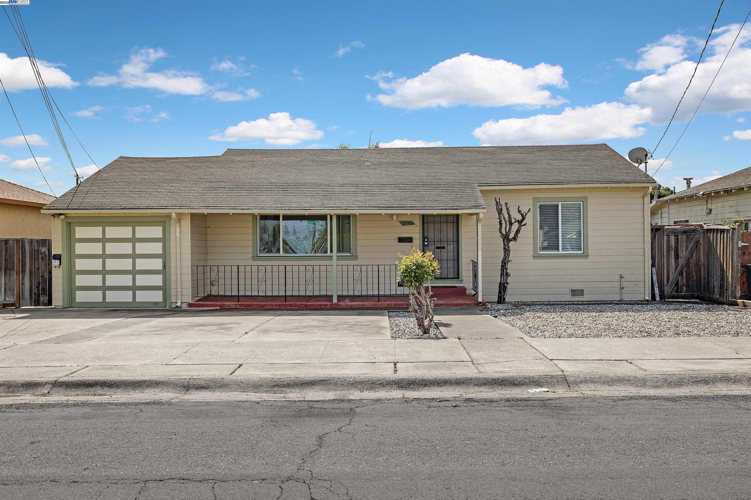 Detail Gallery Image 1 of 1 For 1250 147th Ave, San Leandro,  CA 94578 - 3 Beds | 2 Baths