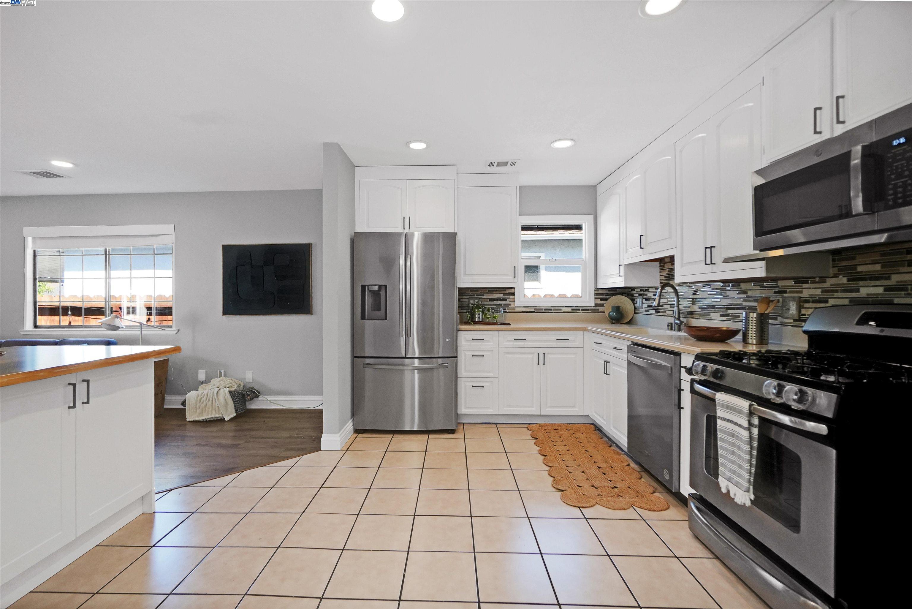 Detail Gallery Image 10 of 37 For 17303 via Andeta, San Lorenzo,  CA 94580 - 3 Beds | 2 Baths