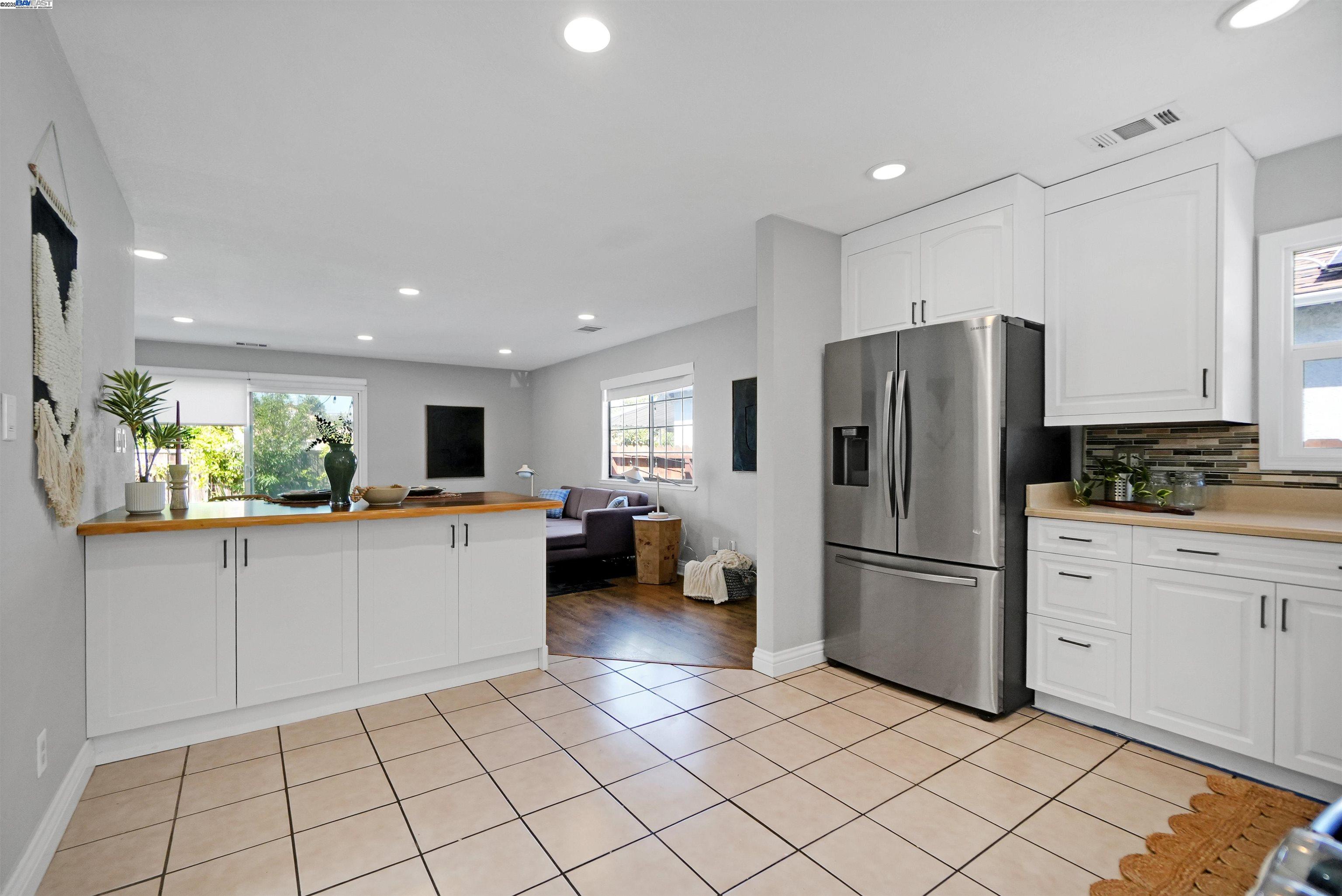 Detail Gallery Image 11 of 37 For 17303 via Andeta, San Lorenzo,  CA 94580 - 3 Beds | 2 Baths