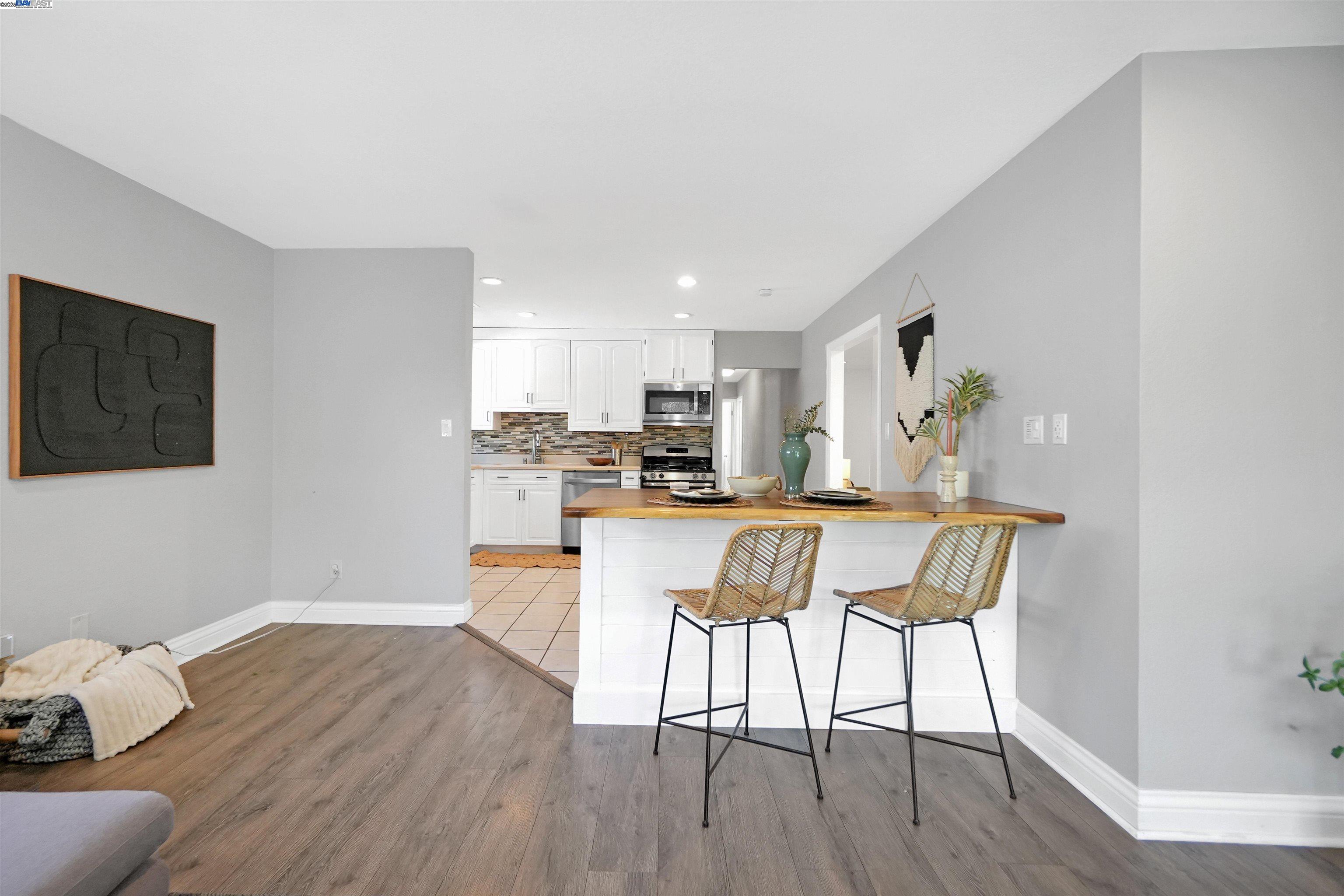 Detail Gallery Image 14 of 37 For 17303 via Andeta, San Lorenzo,  CA 94580 - 3 Beds | 2 Baths