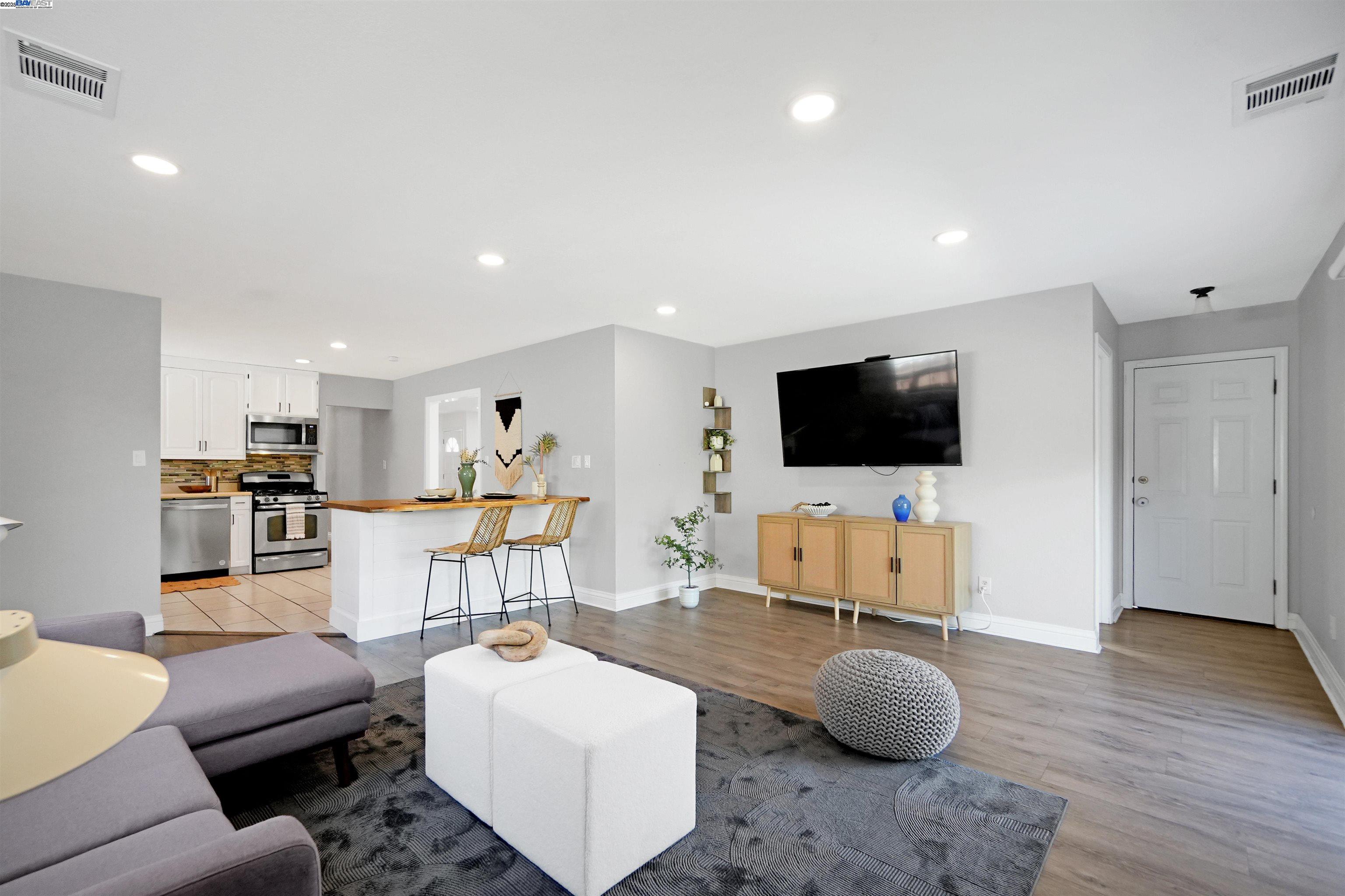 Detail Gallery Image 15 of 37 For 17303 via Andeta, San Lorenzo,  CA 94580 - 3 Beds | 2 Baths