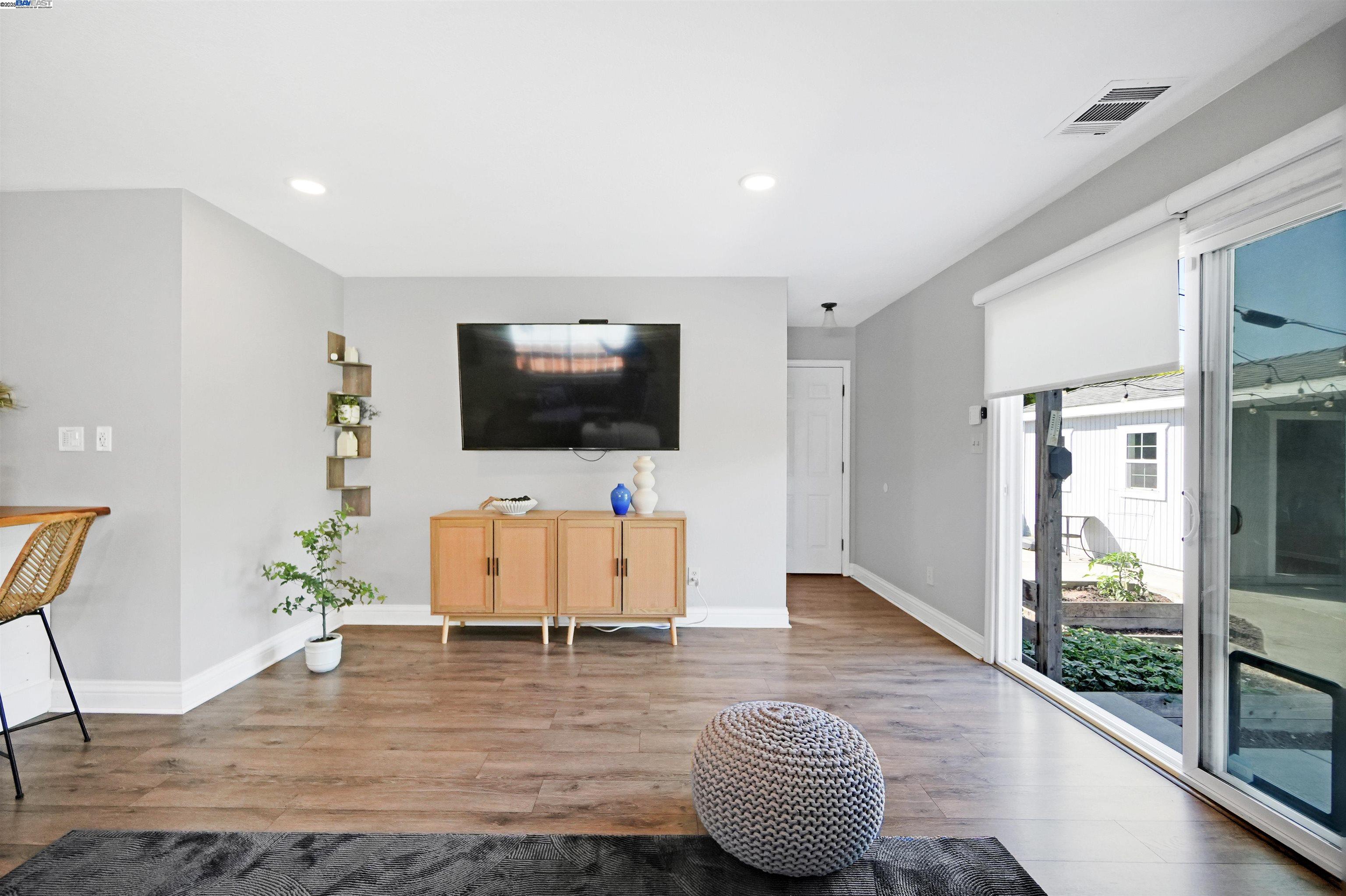 Detail Gallery Image 16 of 37 For 17303 via Andeta, San Lorenzo,  CA 94580 - 3 Beds | 2 Baths