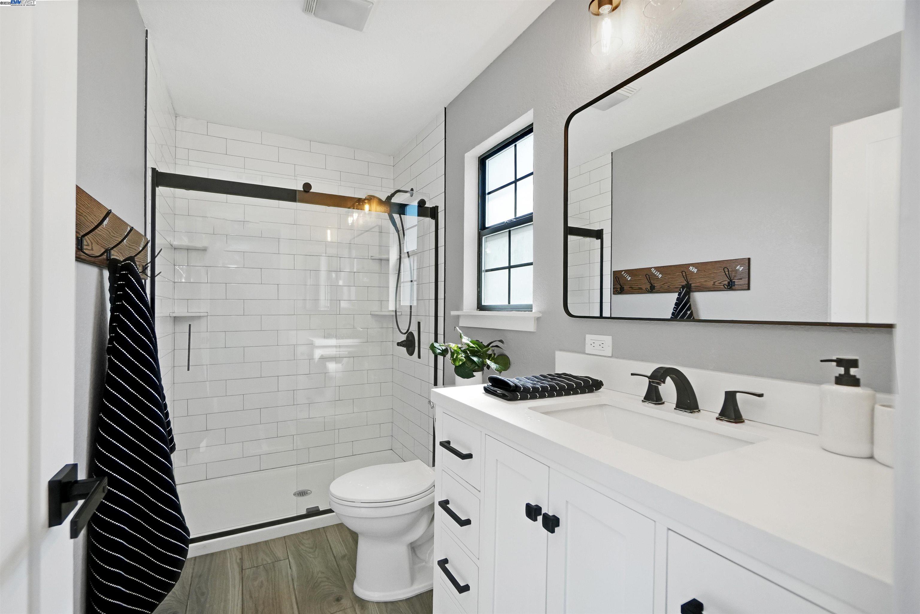 Detail Gallery Image 17 of 37 For 17303 via Andeta, San Lorenzo,  CA 94580 - 3 Beds | 2 Baths