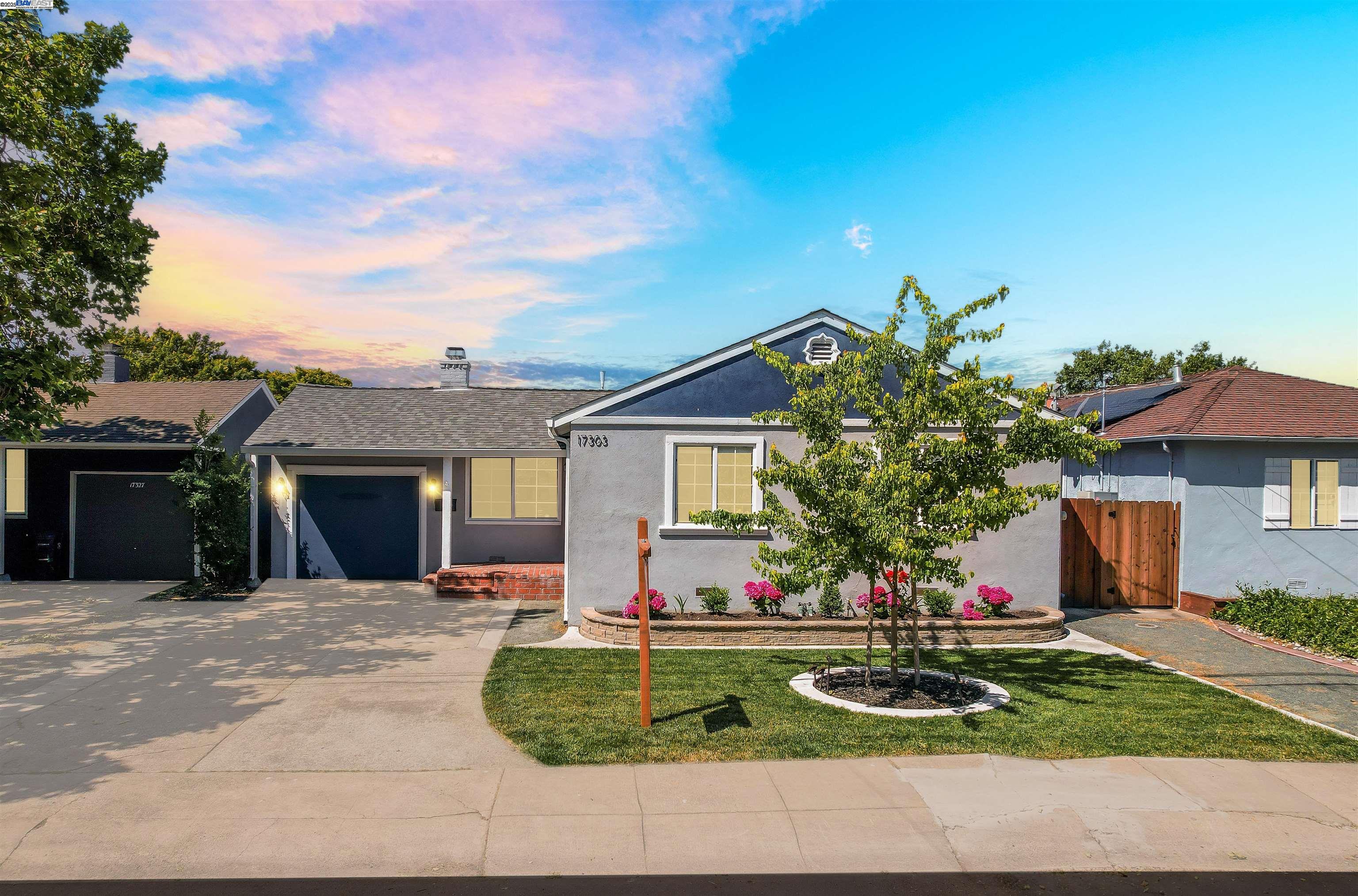 Detail Gallery Image 3 of 37 For 17303 via Andeta, San Lorenzo,  CA 94580 - 3 Beds | 2 Baths