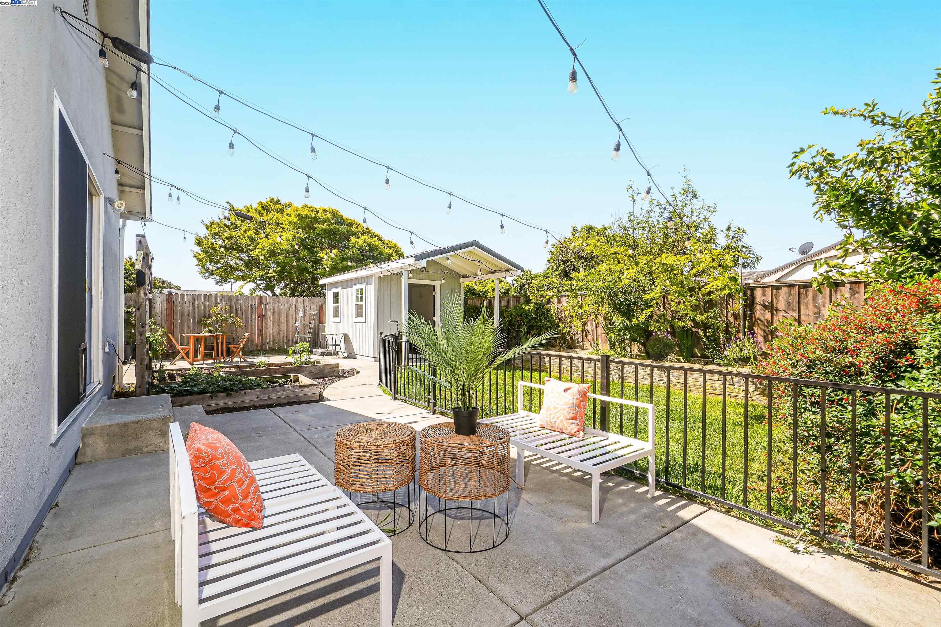 Detail Gallery Image 25 of 37 For 17303 via Andeta, San Lorenzo,  CA 94580 - 3 Beds | 2 Baths