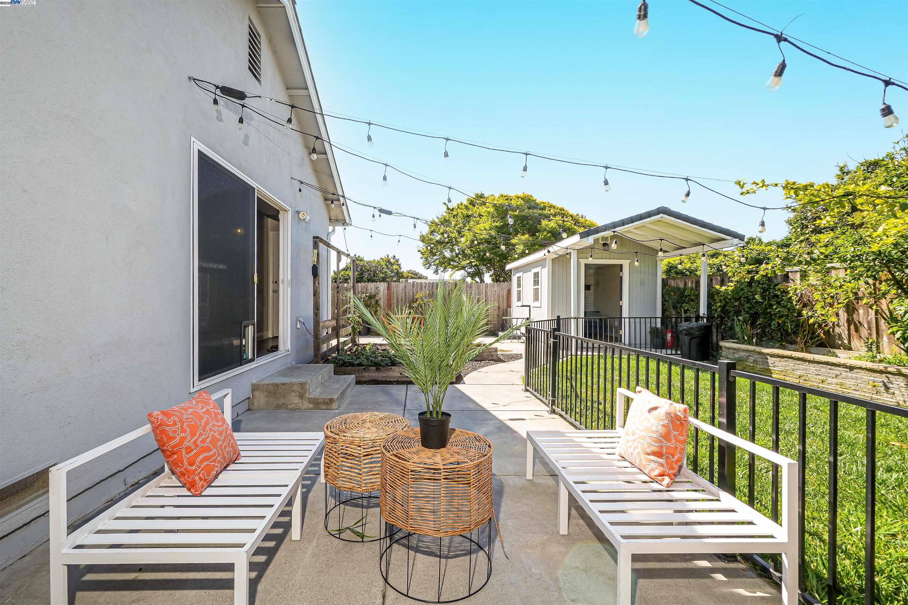 Detail Gallery Image 26 of 37 For 17303 via Andeta, San Lorenzo,  CA 94580 - 3 Beds | 2 Baths