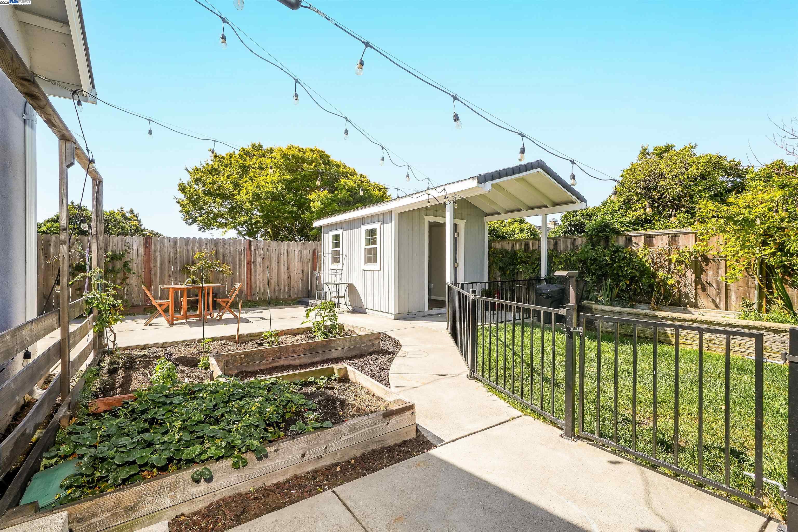 Detail Gallery Image 27 of 37 For 17303 via Andeta, San Lorenzo,  CA 94580 - 3 Beds | 2 Baths