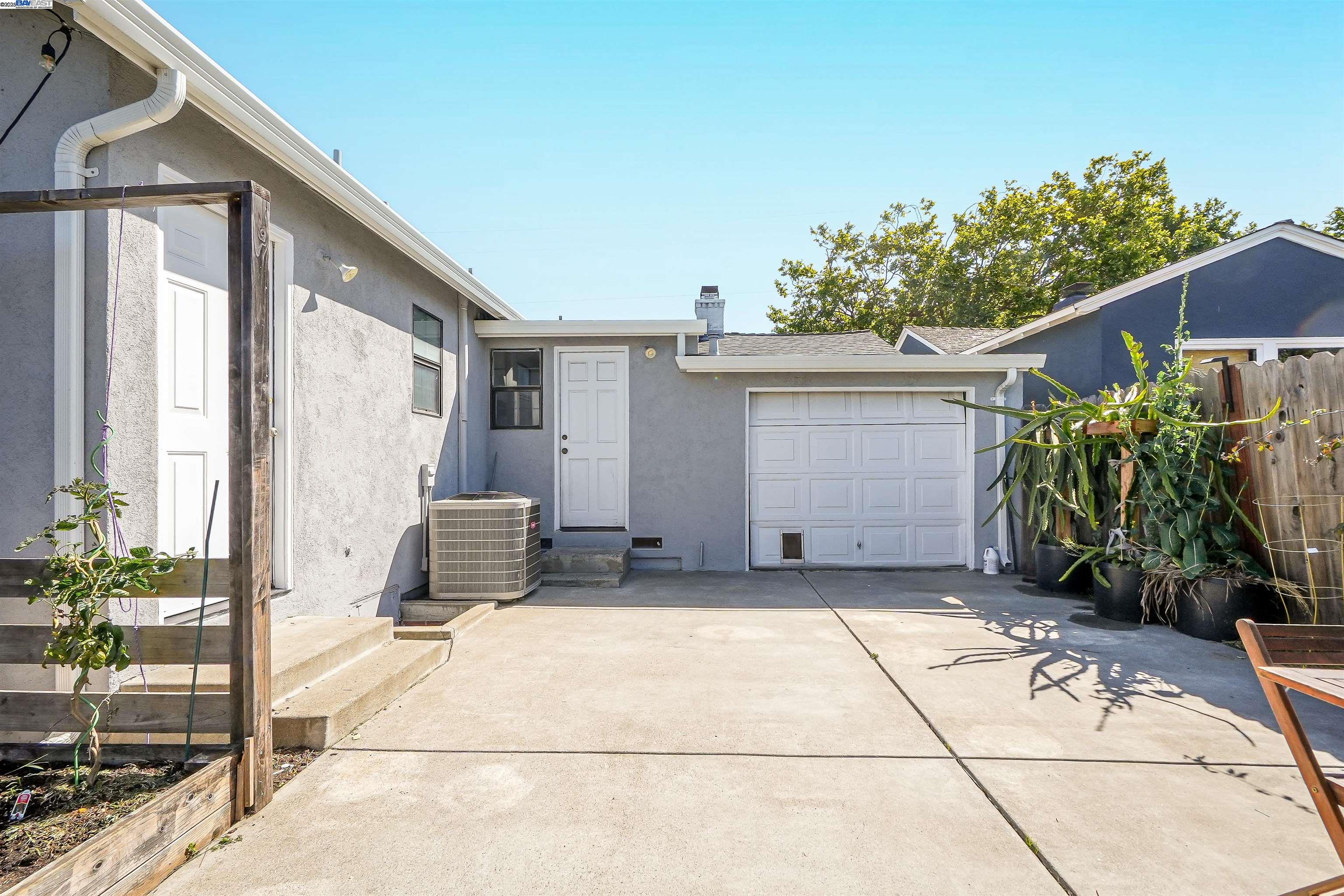 Detail Gallery Image 29 of 37 For 17303 via Andeta, San Lorenzo,  CA 94580 - 3 Beds | 2 Baths