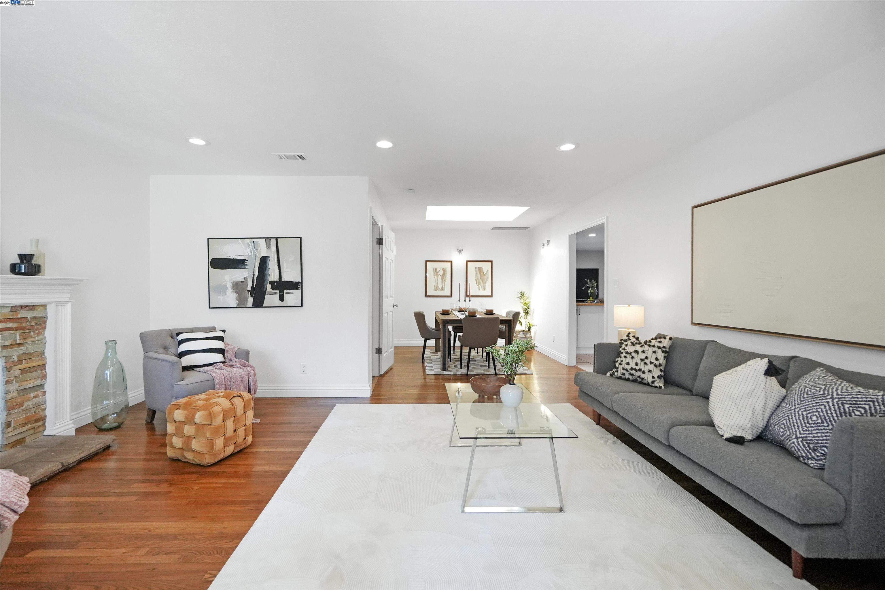 Detail Gallery Image 4 of 37 For 17303 via Andeta, San Lorenzo,  CA 94580 - 3 Beds | 2 Baths